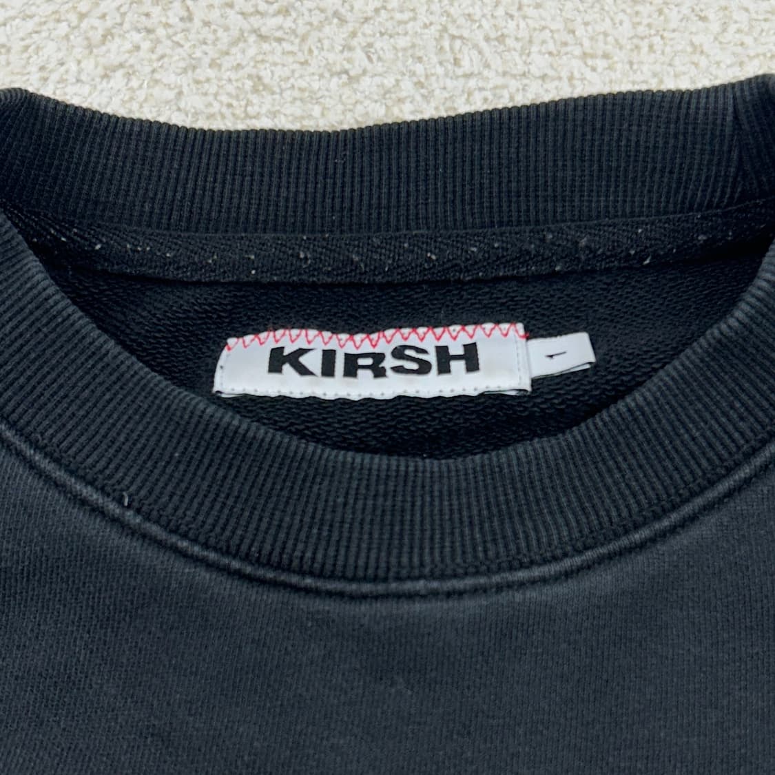 키르시 털복숭이 체리 블랙 맨투맨 상품이미지4