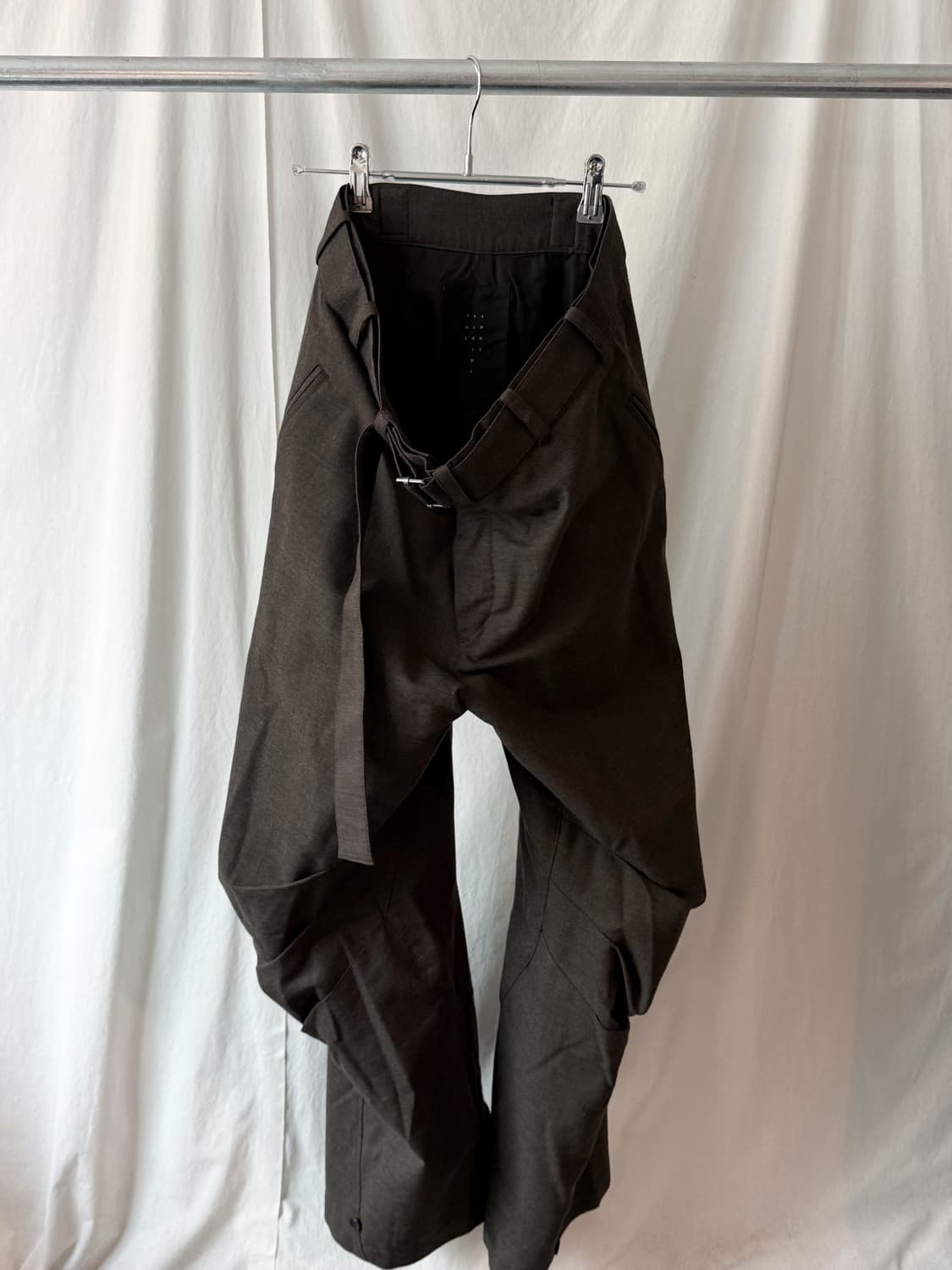 The Viridi Anne 24AW 샤크스킨 팬츠 상품이미지1