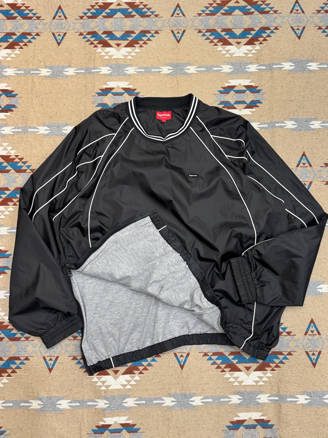 [L] 슈프림 파이핑 웜업 풀오버 블랙 상품이미지6