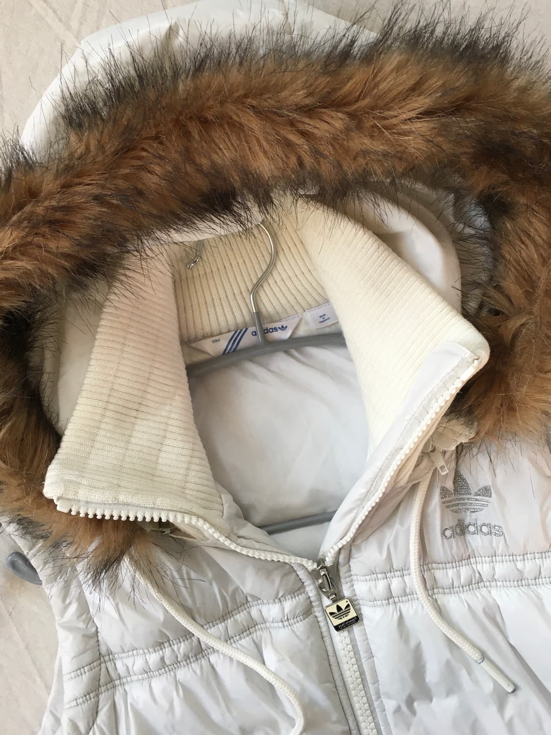 아디다스 퍼후드 다운베스트 상품이미지4