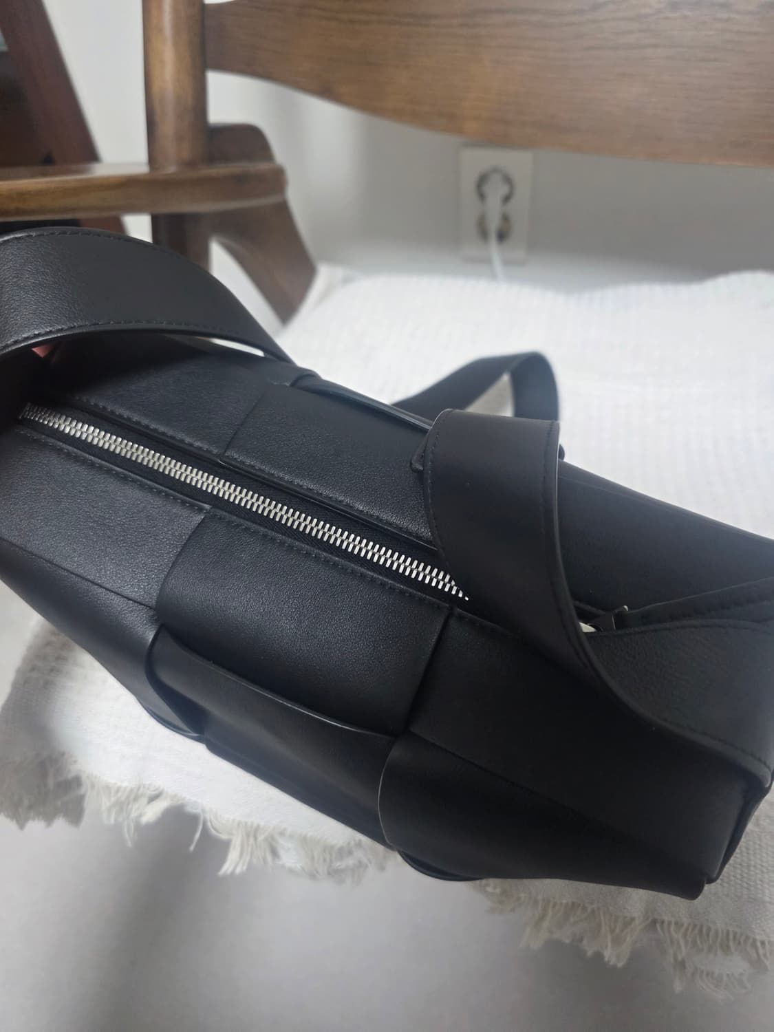 보테가 아르코 카메라백 새상품이나 다름없어요 상품이미지8