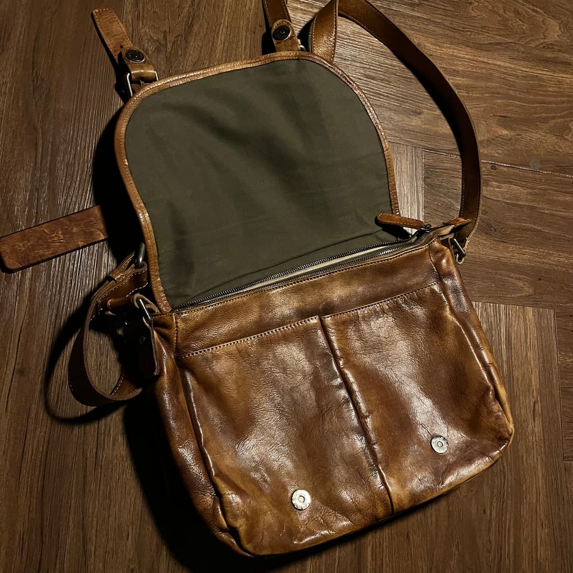 Italian Leather Well-Aged Crossbody Bag 상품이미지3