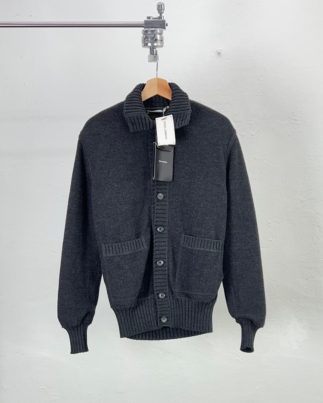 돌체앤가바나 차콜 모티브 레이어 하프 버튼 퀼팅 니트 자켓 상품이미지1