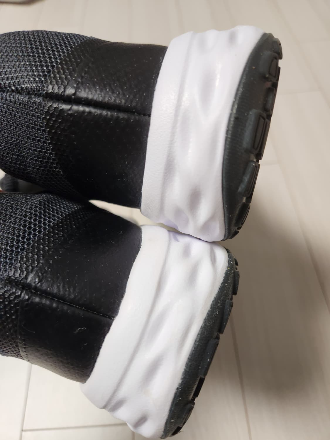 나이키 레볼루션 6 넥스트 네이처 DC3729-003 사이즈250

사용 상품이미지4