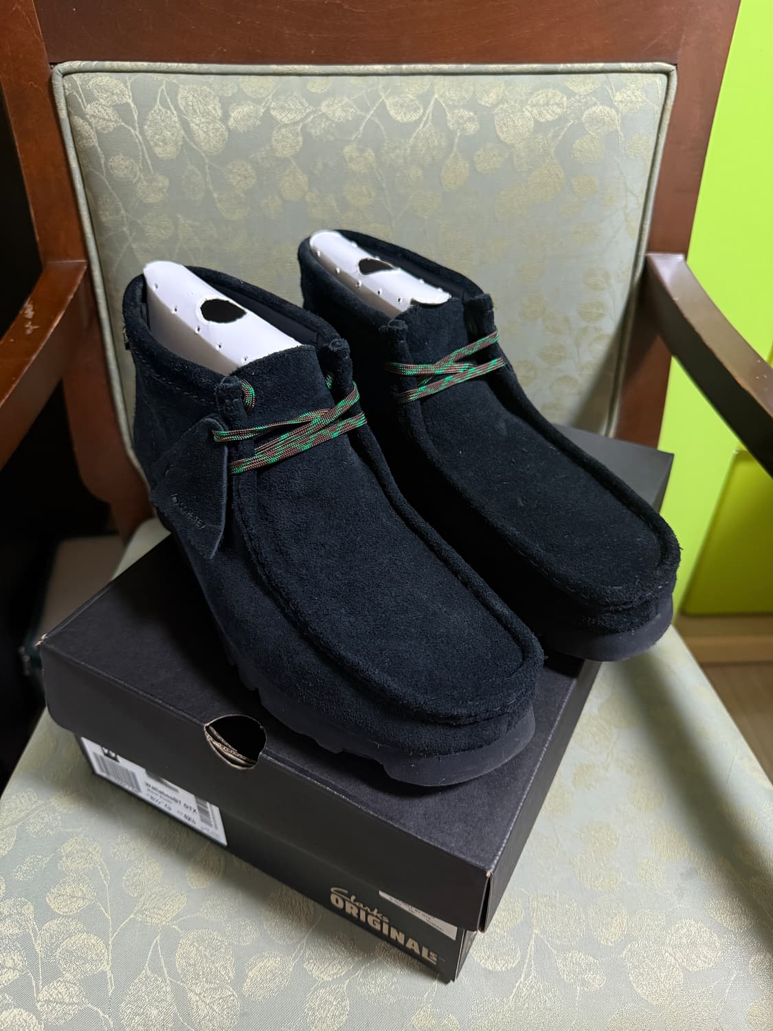 클락스 왈라비 부츠 고어텍스 스웨이드 블랙 상품이미지1