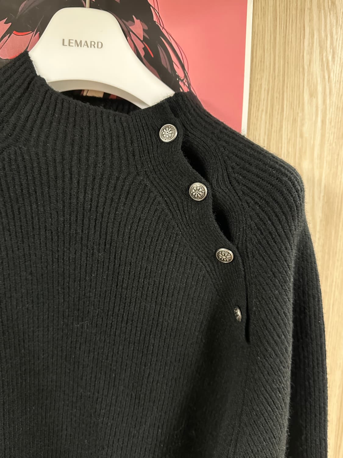 넥라인 버튼 니트 1회착용 상품이미지3