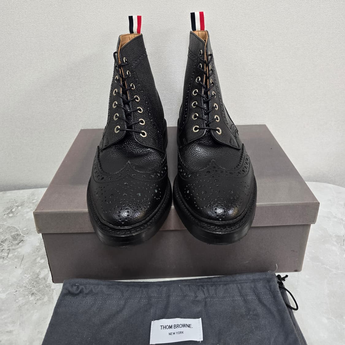 톰브라운 페블 레더 윙팁 부츠 8.5사이즈 판매 상품이미지1