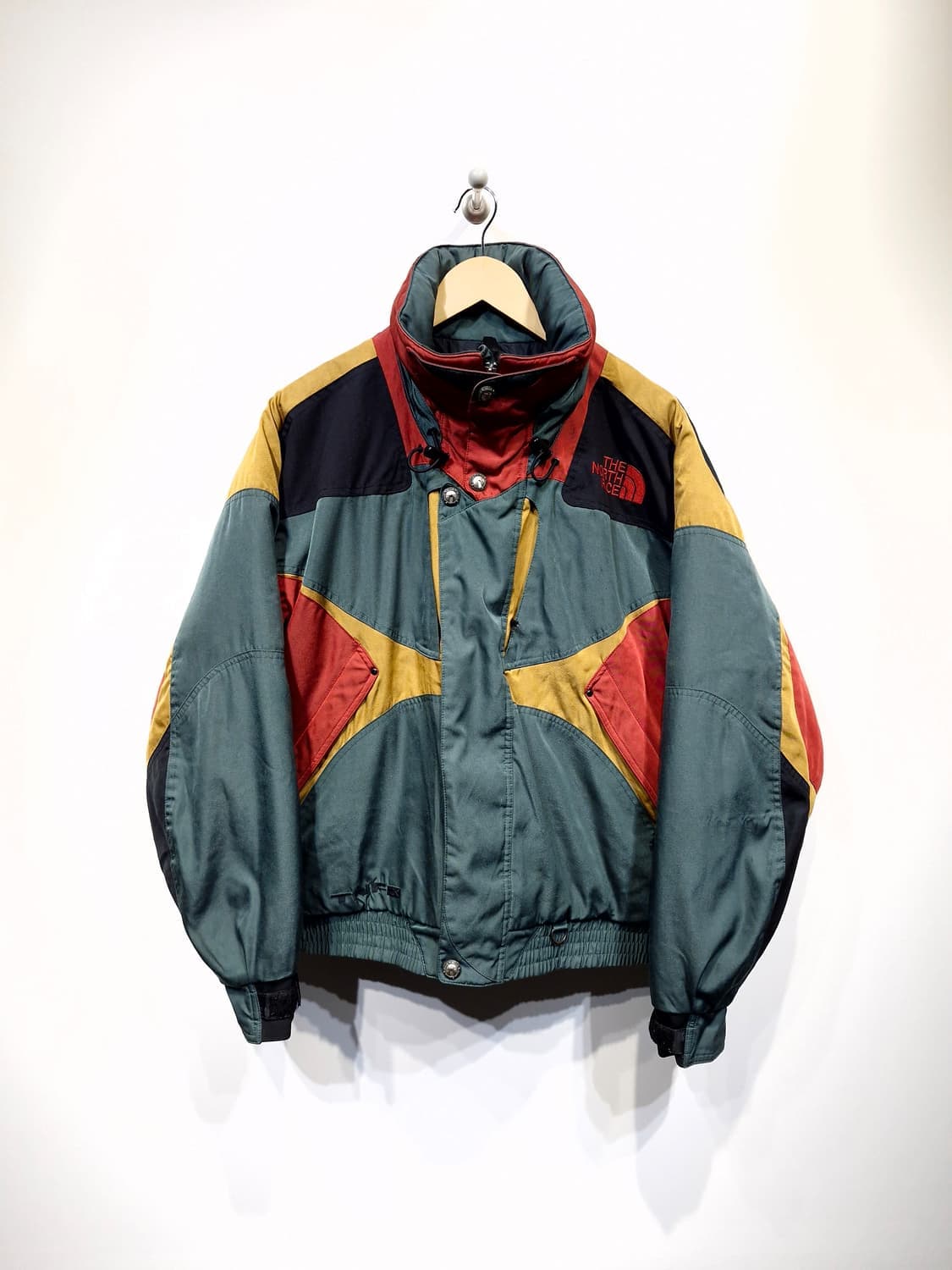 노스페이스 TNFX 마운틴 파카 멀티컬러 상품이미지1