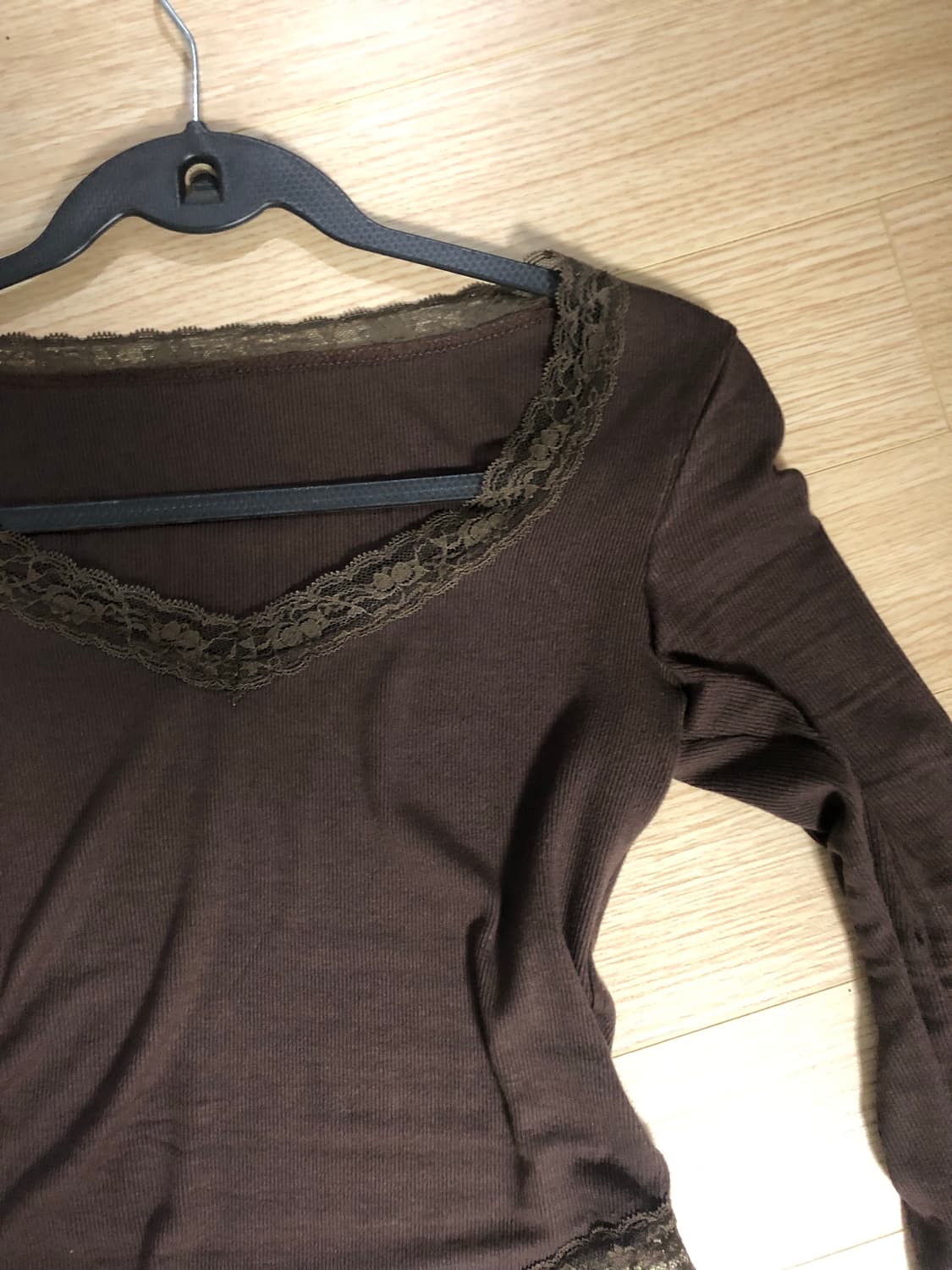 레이스 브이넥 긴팔 티 상품이미지3