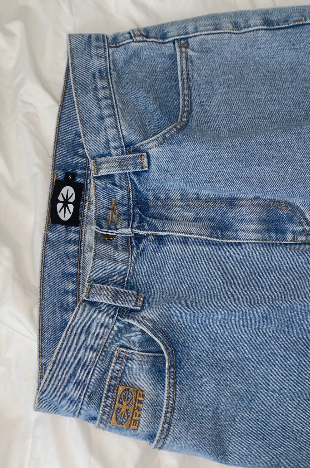 ertr 이알티알 에센셜 릴렉스드 데님팬츠 라이트블루 상품이미지4