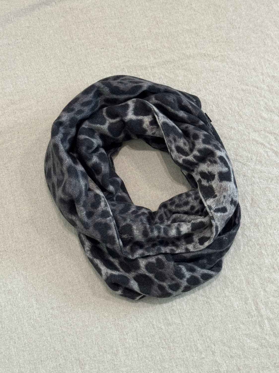 YSL 울캐시미어 레오파드 넥워머 상품이미지1