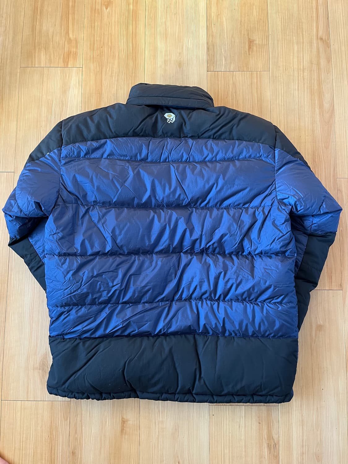 마운틴하드웨어 다운패딩 팝니다.  상품이미지4