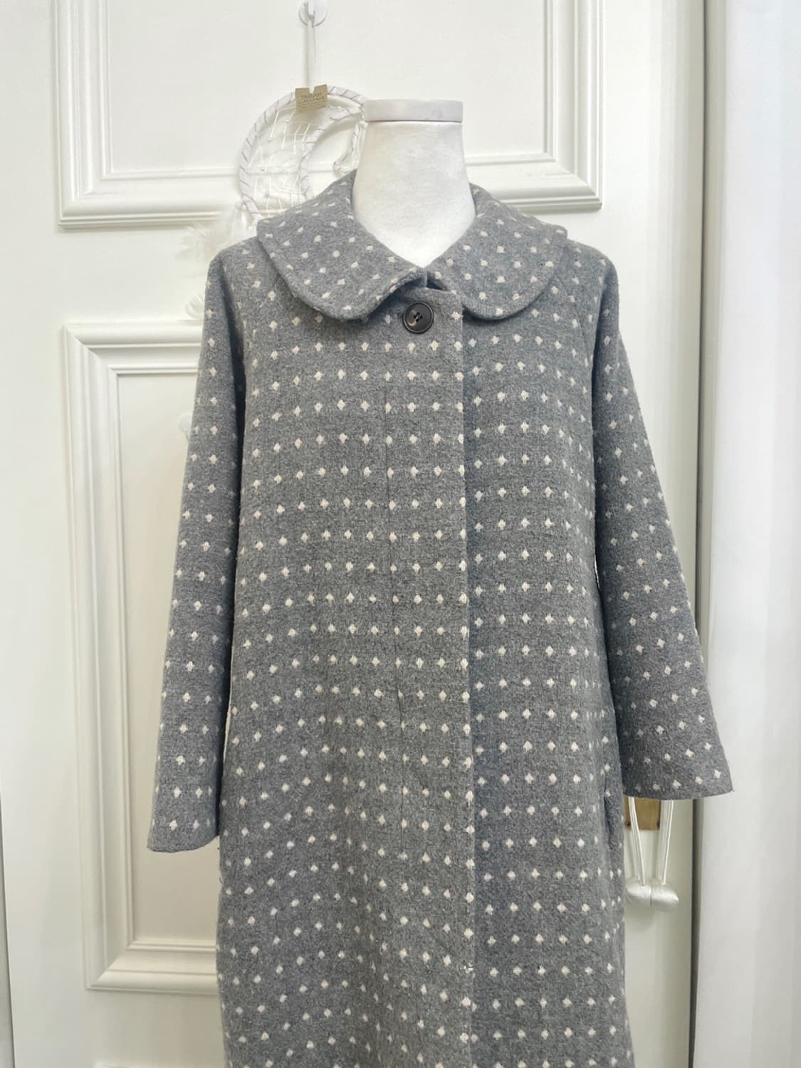 gray ivory dot cute mori reglan coat 상품이미지5