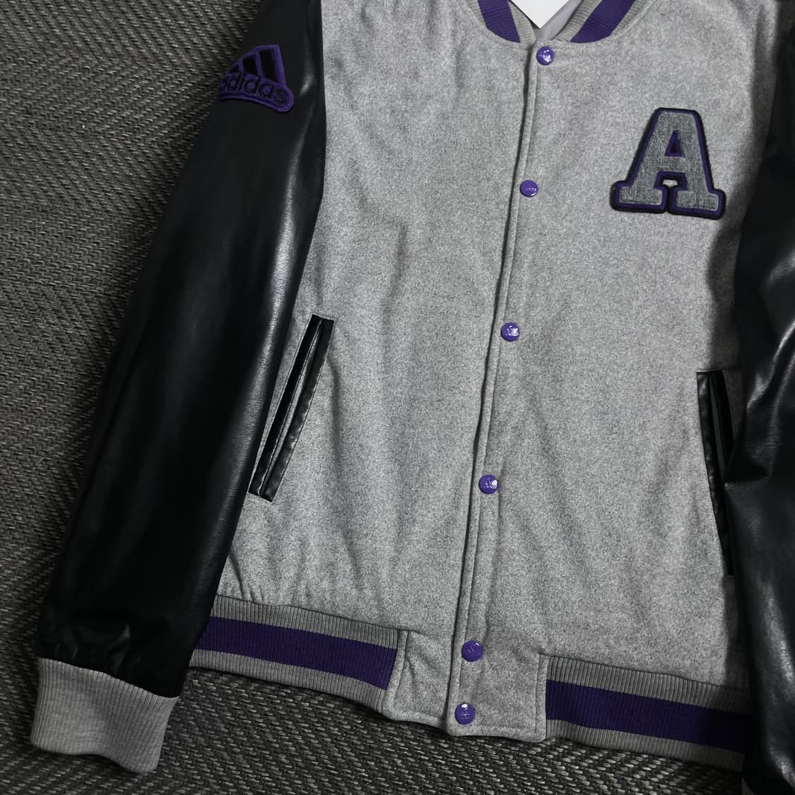 아디다스 빅로고 레더 스웻 바시티 자켓o 4026 상품이미지3