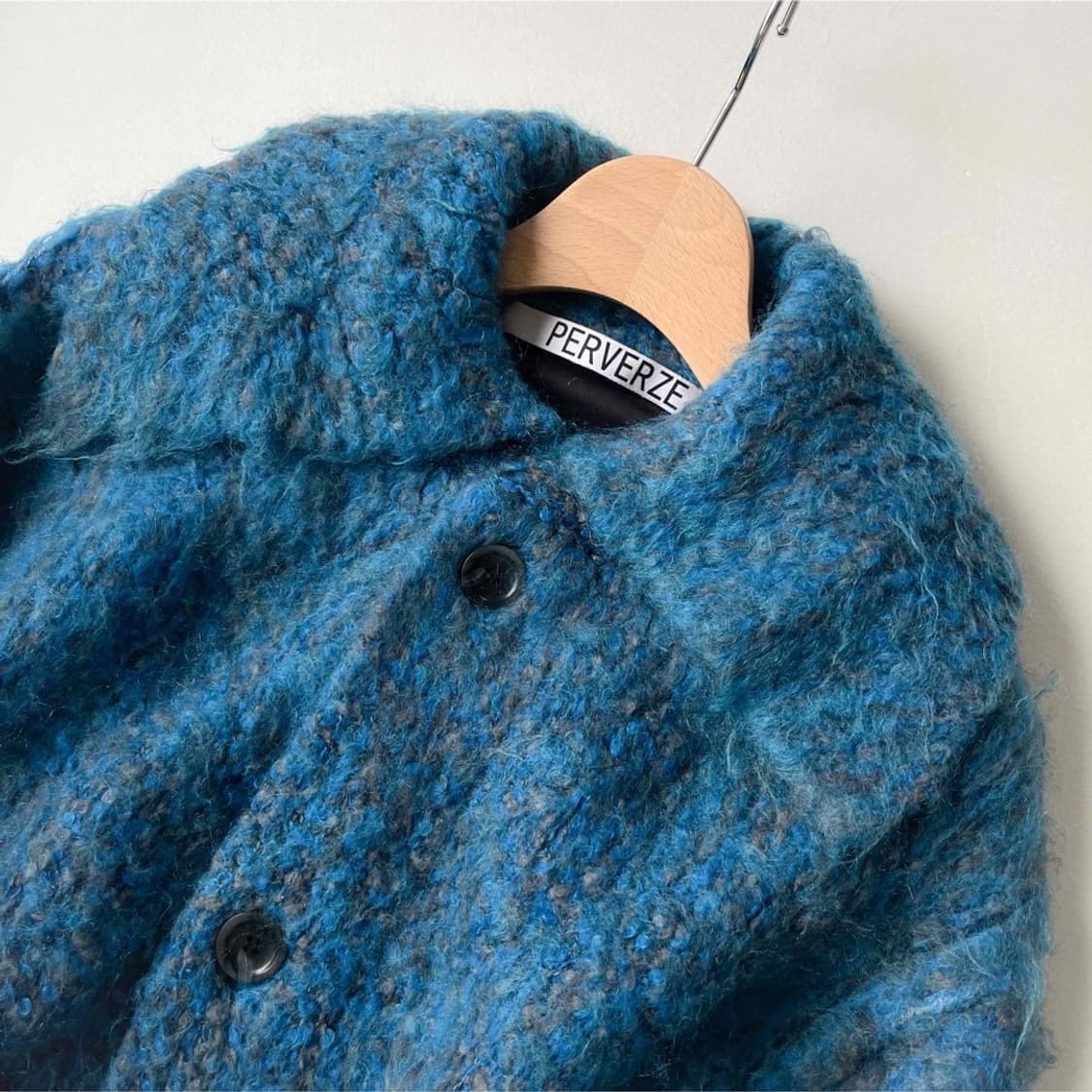 perverze 퍼버즈 테디 니트 코트 블루 상품이미지2