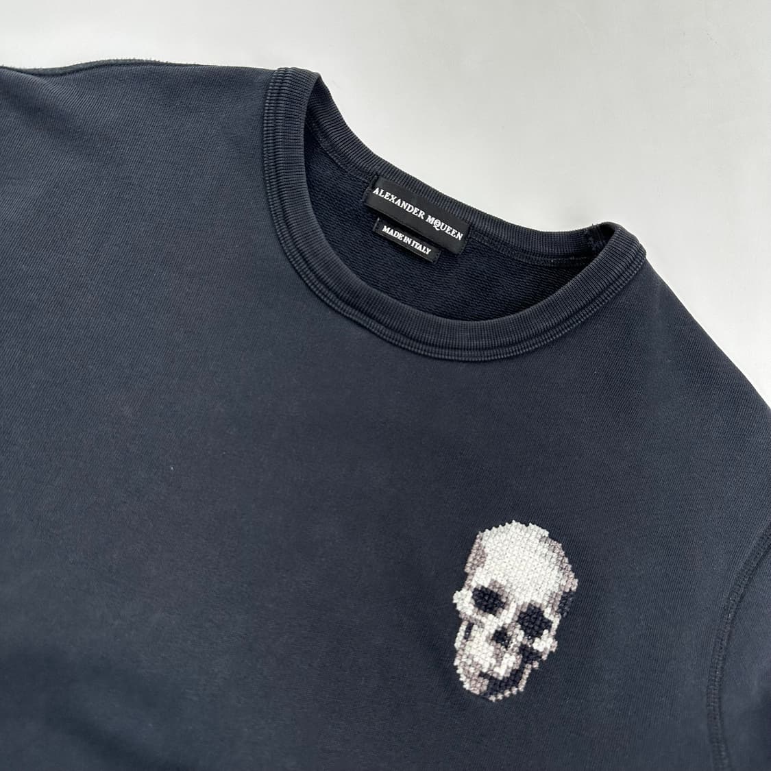 알렉산더 맥퀸 스컬자수로고 맨투맨 상품이미지2