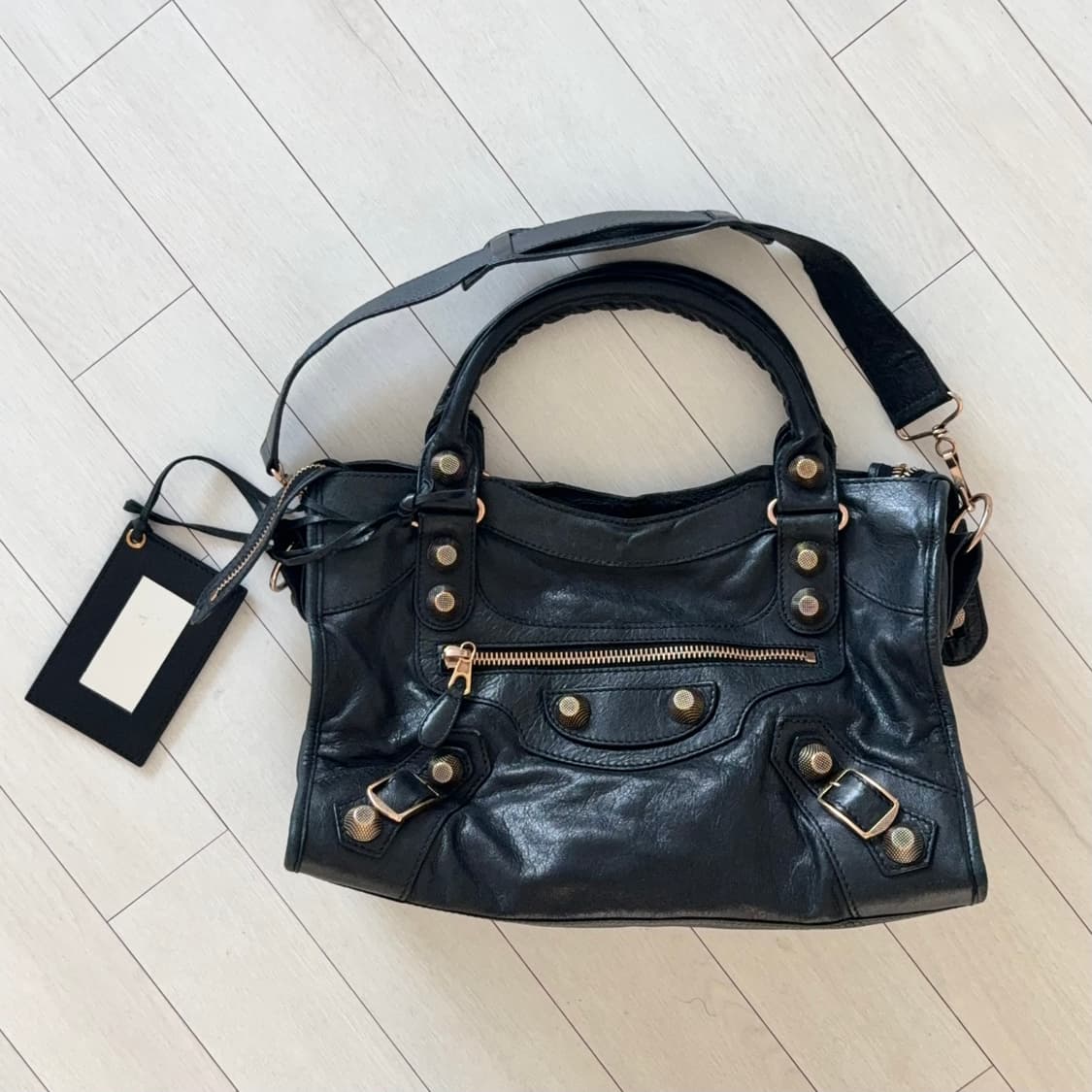 발렌시아가 모터백 블랙 미듐 상품이미지1