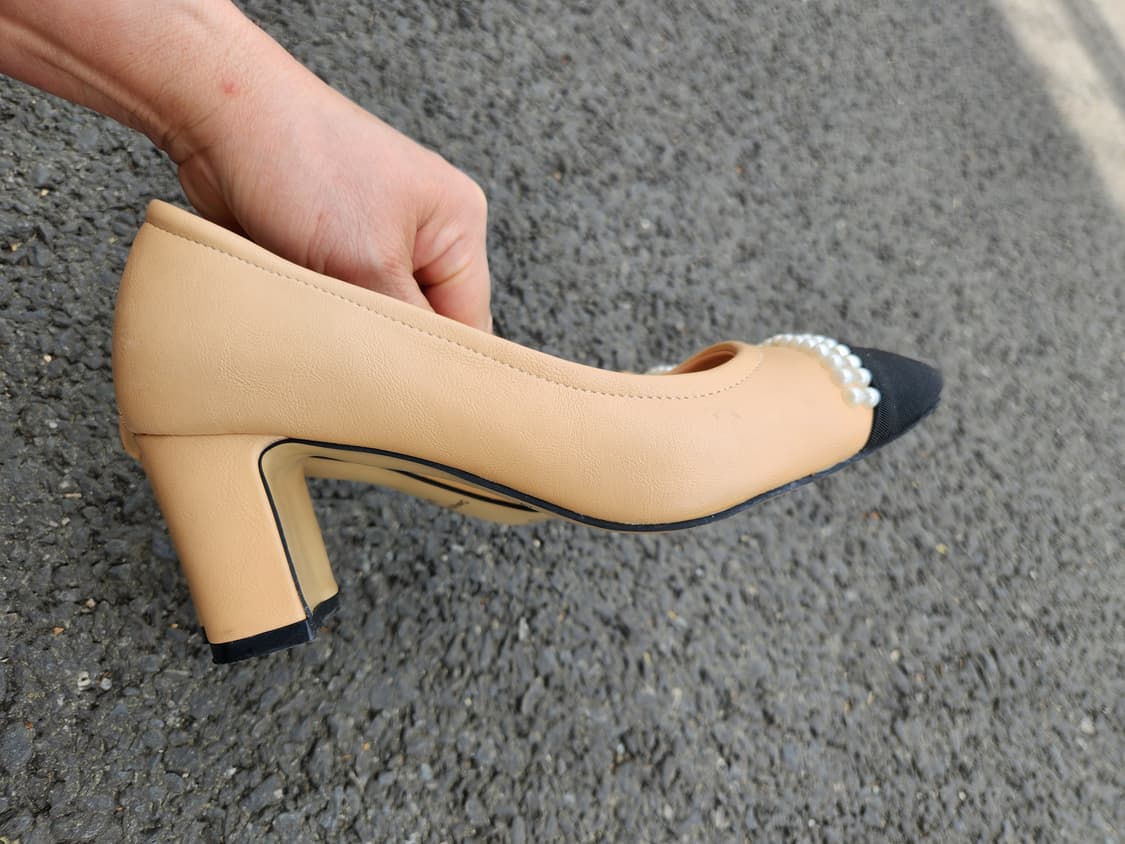 TIAD 진주 장식 여성 펌프스 베이지/블랙235 상품이미지3