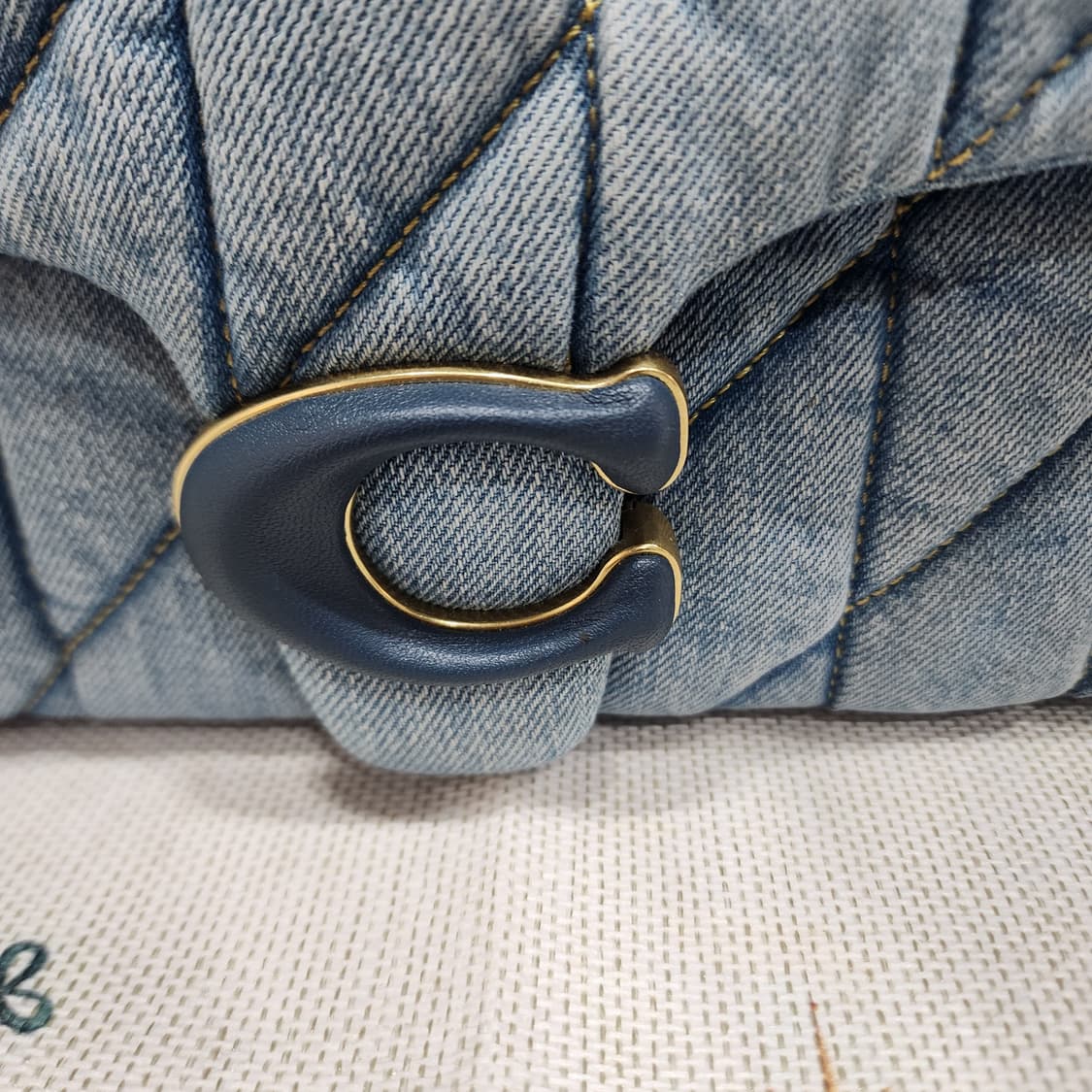 코치 데님 퀼팅 태비 숄더백 26 / 새제품 상품이미지4