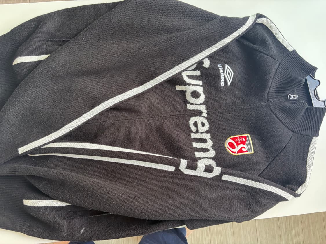 슈프림 x 엄브로 집업 스웨터 블랙 - 25SS 상품이미지2