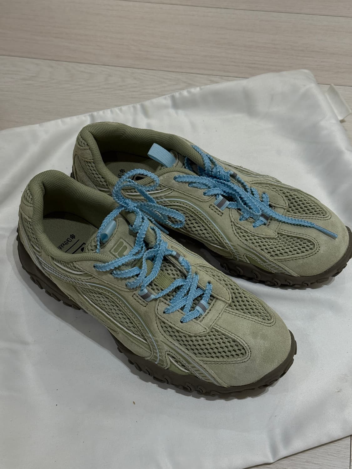 ‼️이사 처분 (1회착용) 휠라 에샤페 말차 운동화 스니커즈 240 상품이미지1