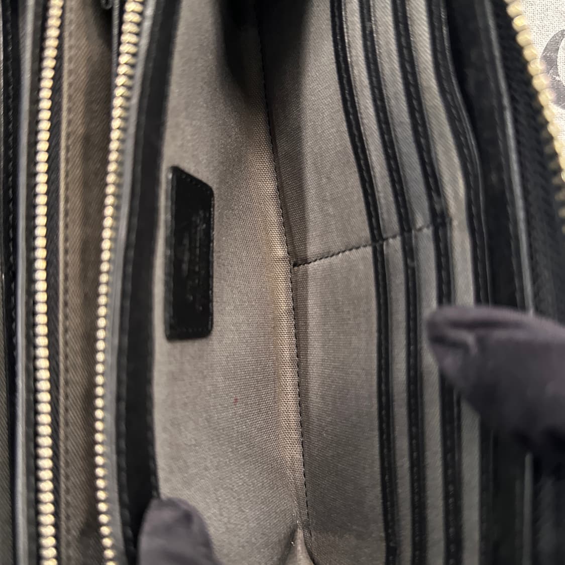 비비안웨스트우드 오브 엠보싱 가죽 장지갑 상품이미지6