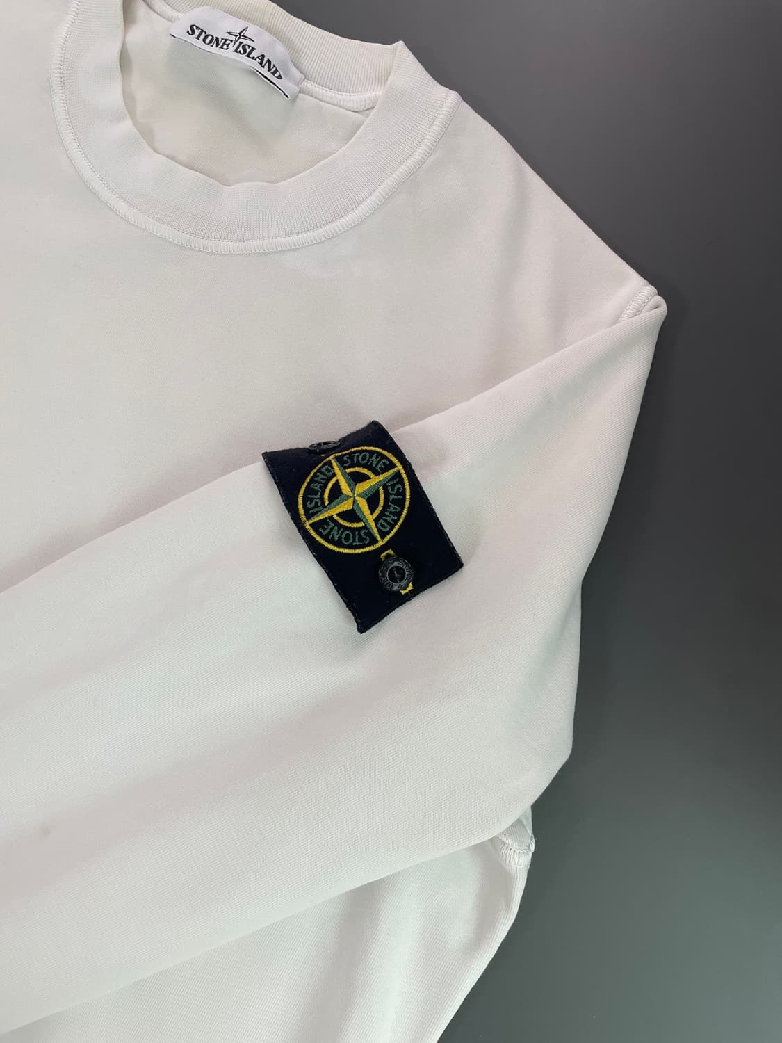 [S] 스톤 아일랜드 와펜 자수 패치 맨투맨 상품이미지4