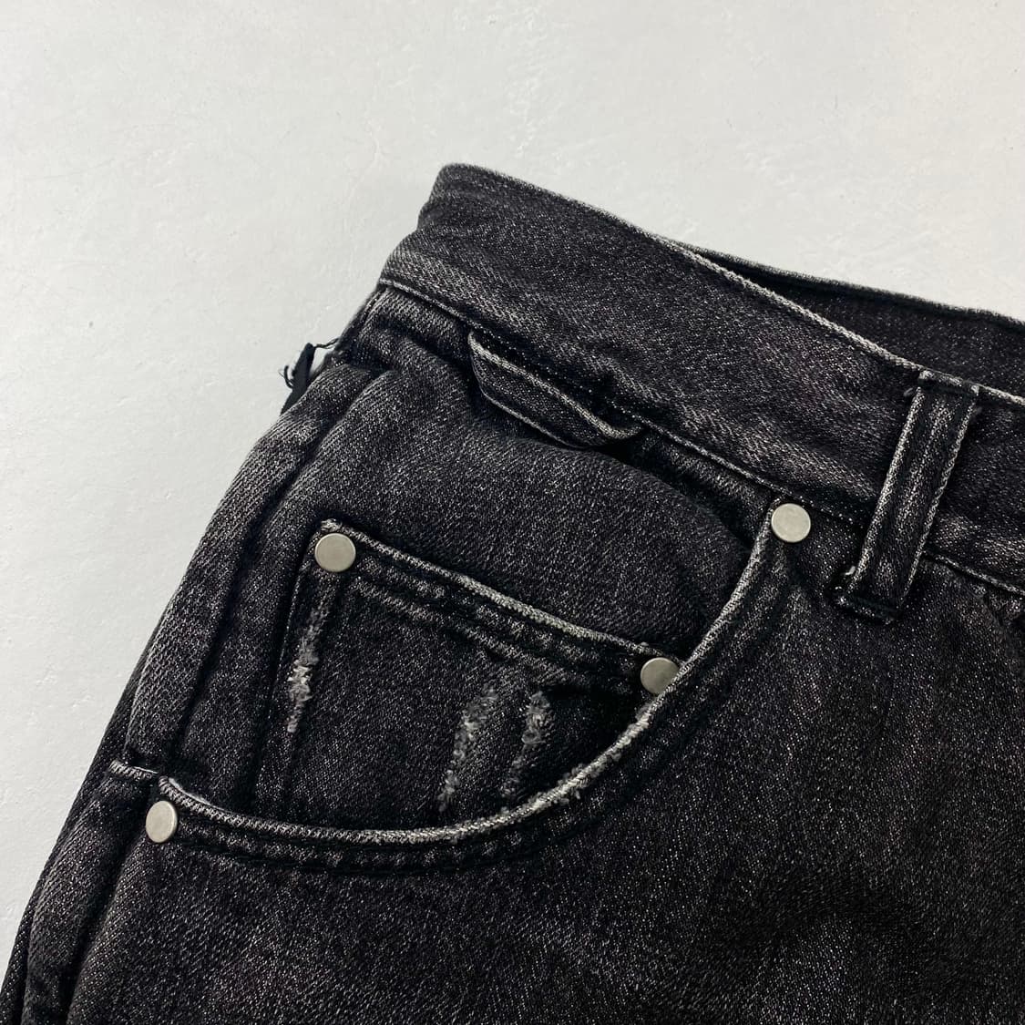 빔즈 블랙 디테일 루즈핏 데님 진 (32) 상품이미지5