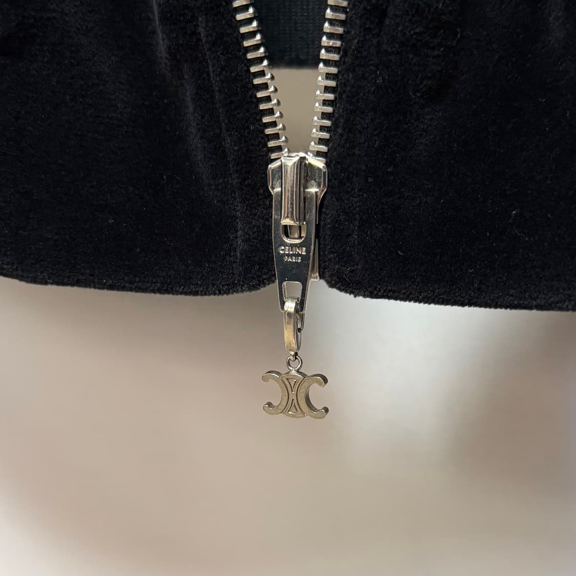 [S+급/S] 셀린느 트리오페 벨벳 후드 집업 블랙 상품이미지6