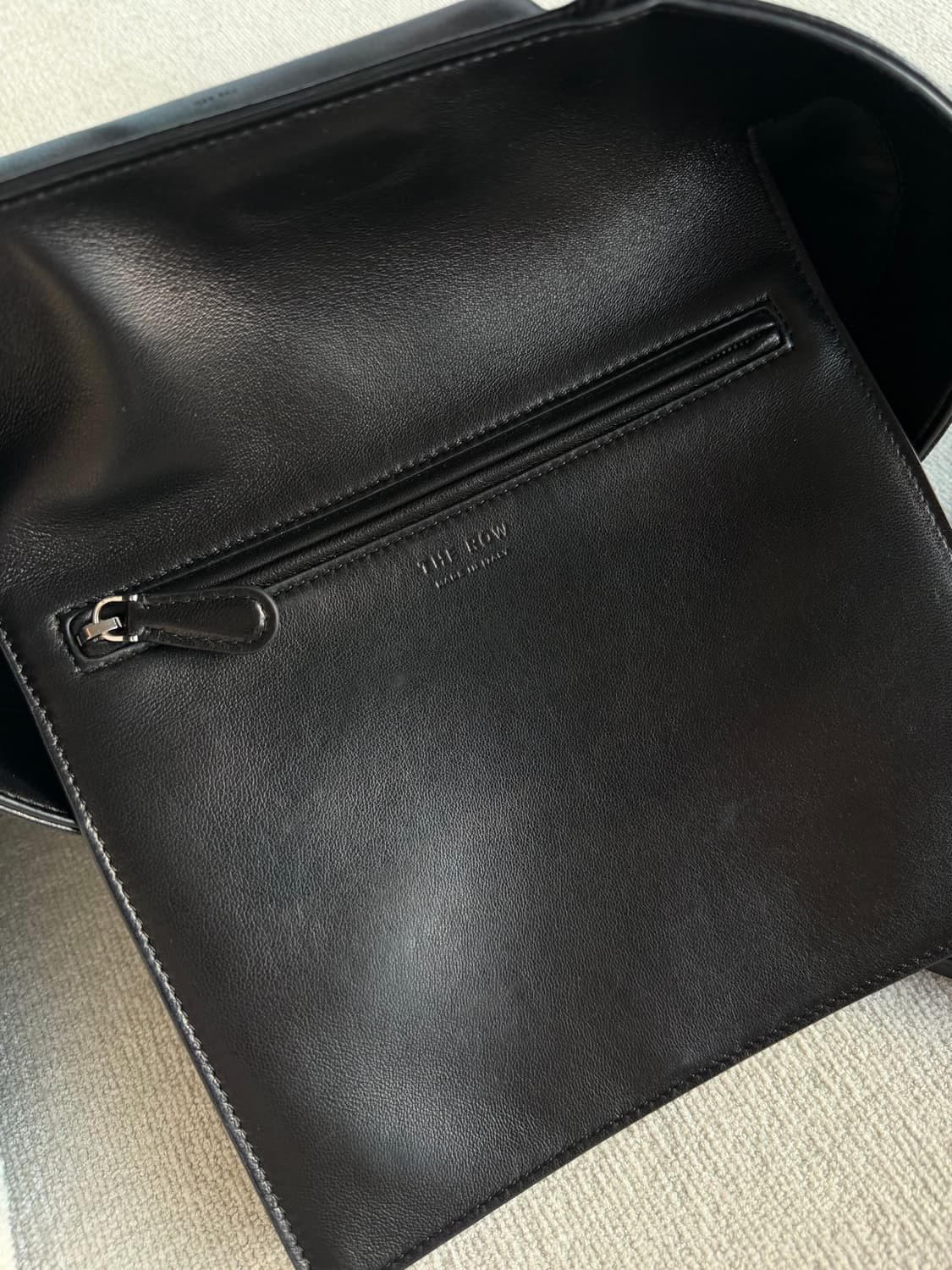 THE ROW   Flat Tote in leather 상품이미지8