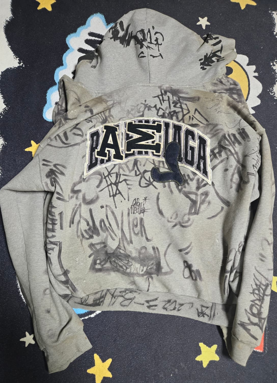 발렌시아가 그래피티 후드 집업 티셔츠 그레이 머드쇼 긴팔 후디 티 상품이미지4