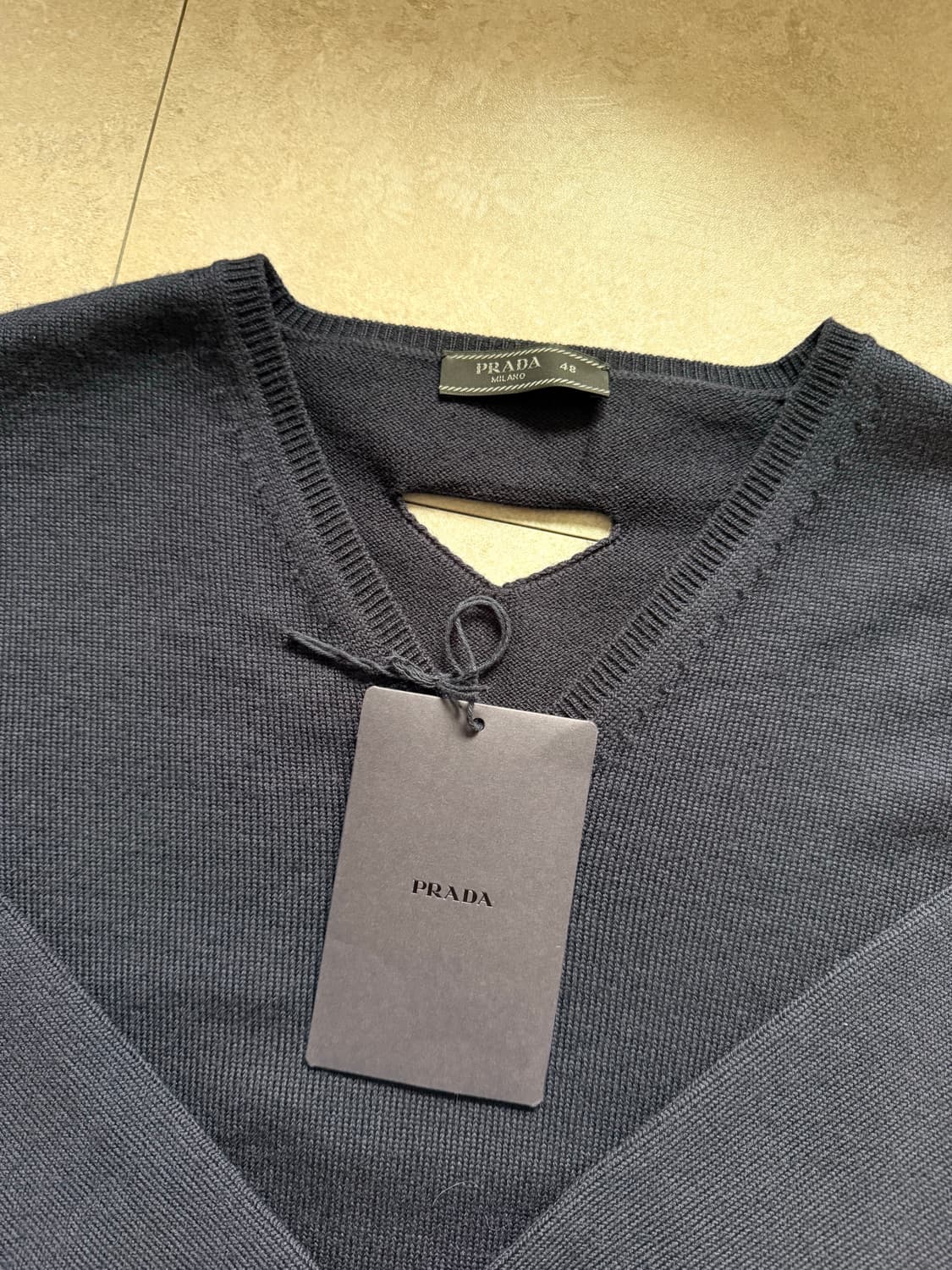 (48)프라다 브이넥 니트 상품이미지3