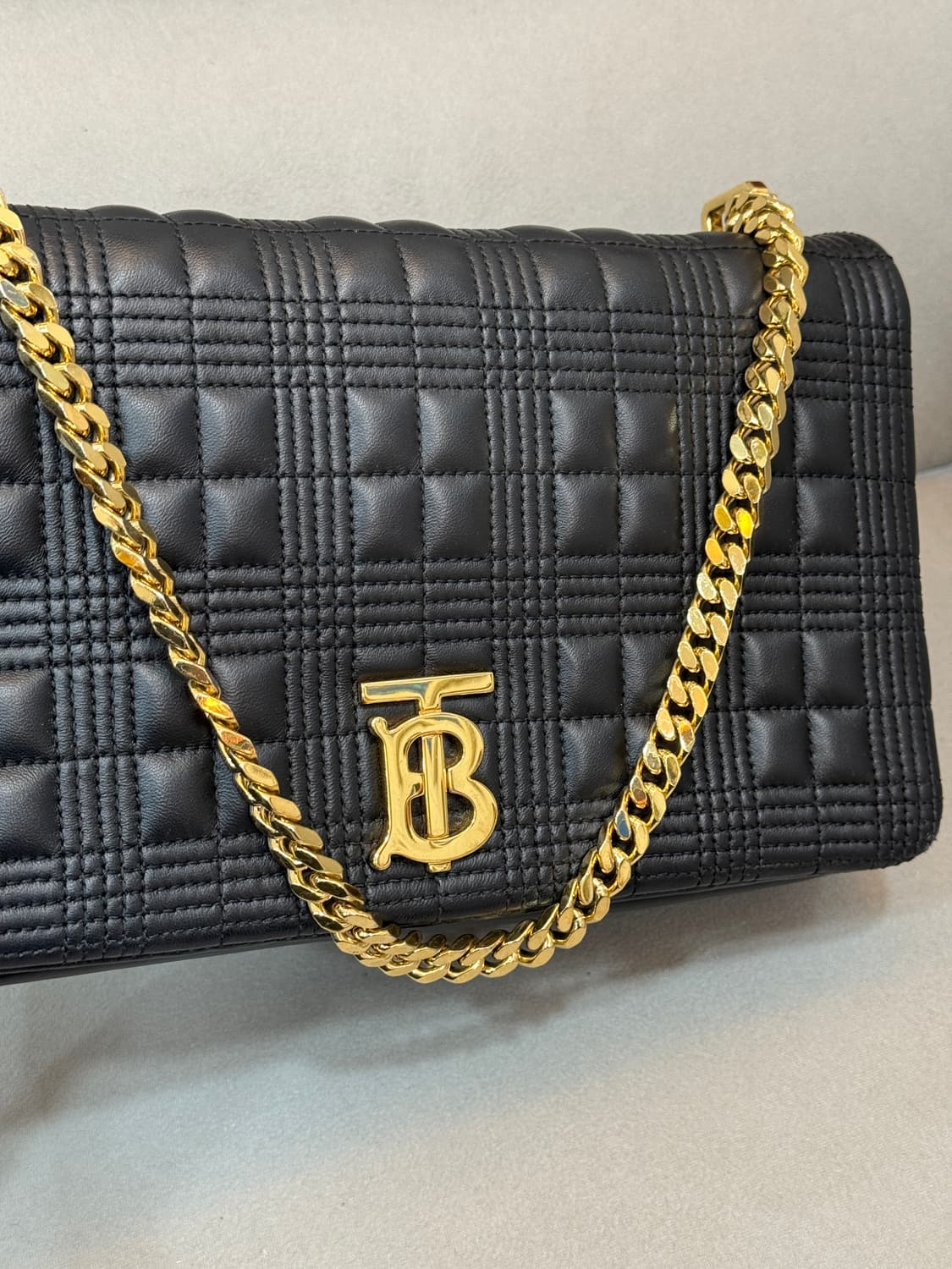 버버리 퀄티드 롤라백  상품이미지2