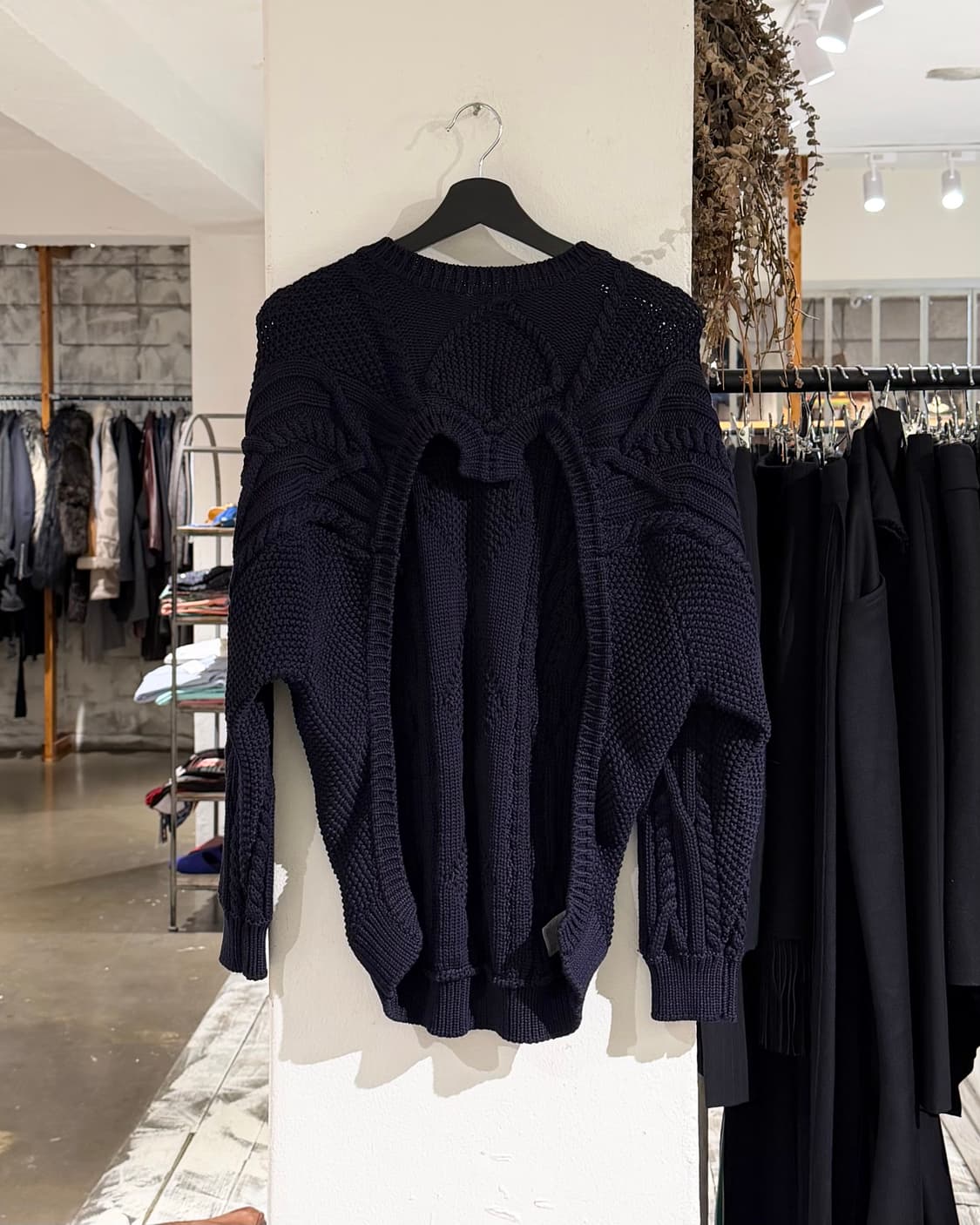 버버리 네이비 프론트 컷아웃 니트 상품이미지1