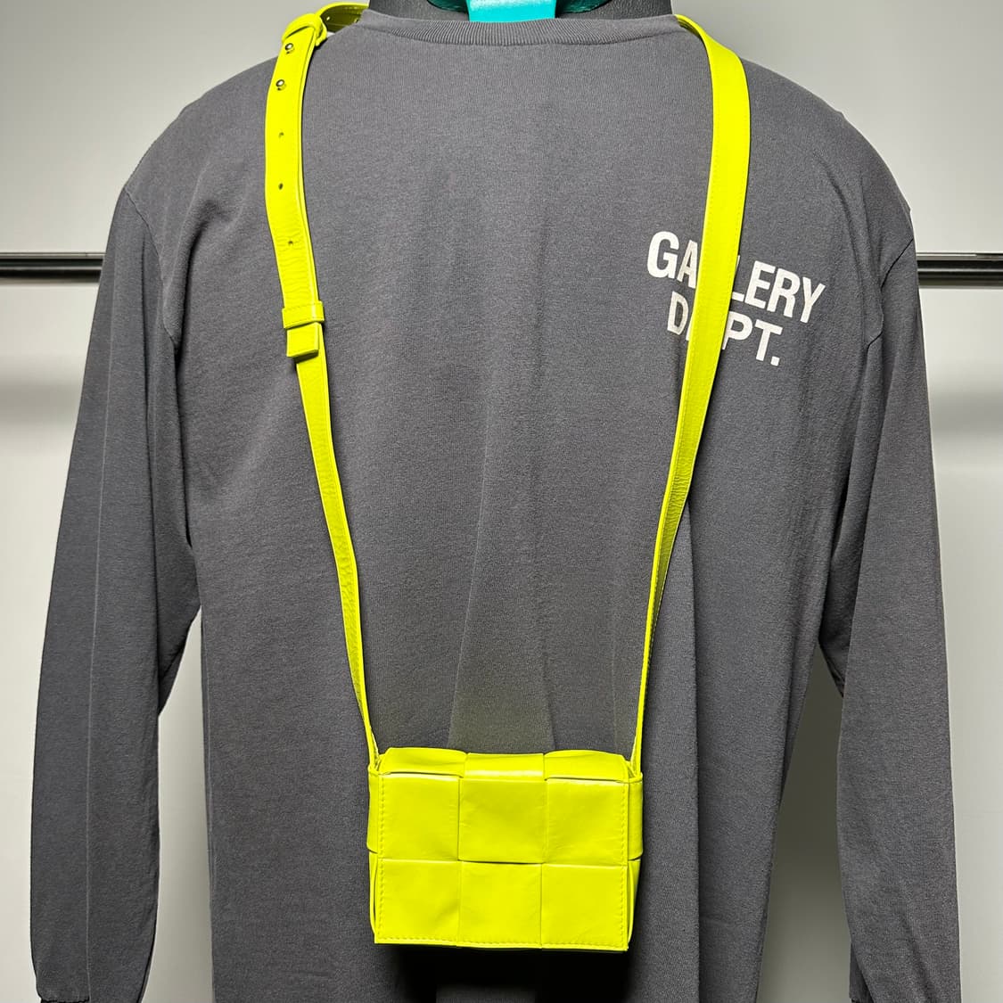 보테가 베네타 미니 레더 카세트백 상품이미지1