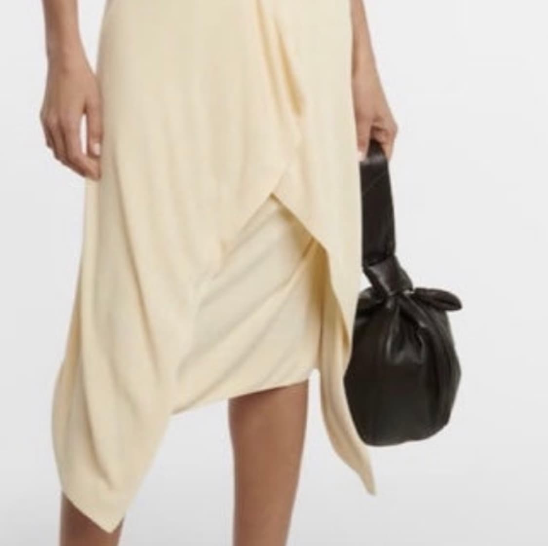 르메르 블랙 펄스 볼백 상품이미지1