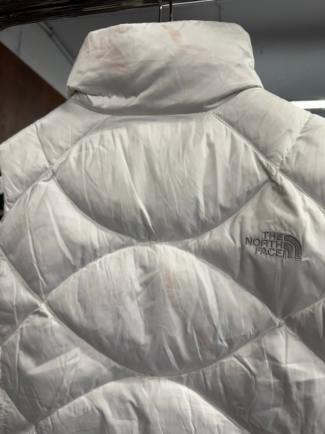 노스페이스 여성 흰/파 패딩조끼(오염) 상품이미지7
