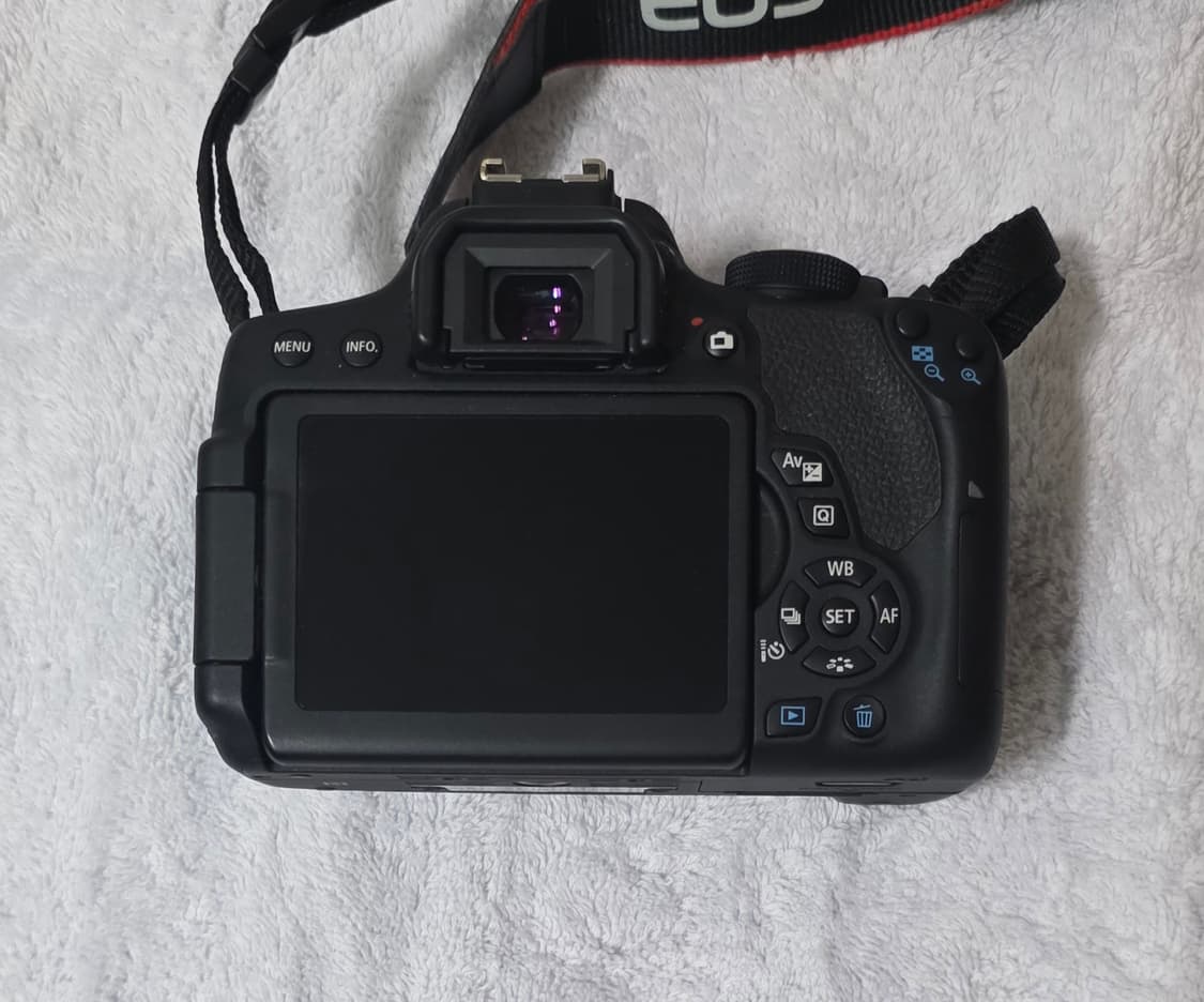 캐논 EOS 750D DSLR 카메라와 탐론 18-200mm 팝니다. 상품이미지4