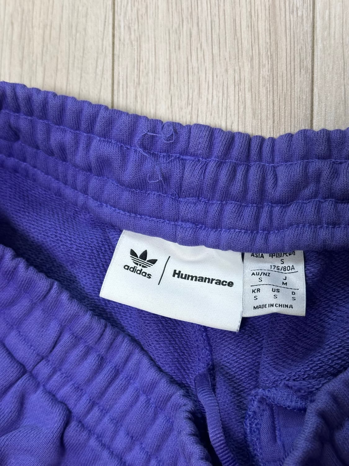 퍼렐 윌리엄스 x 아디다스 베이직 스웻팬츠퍼플 상품이미지4