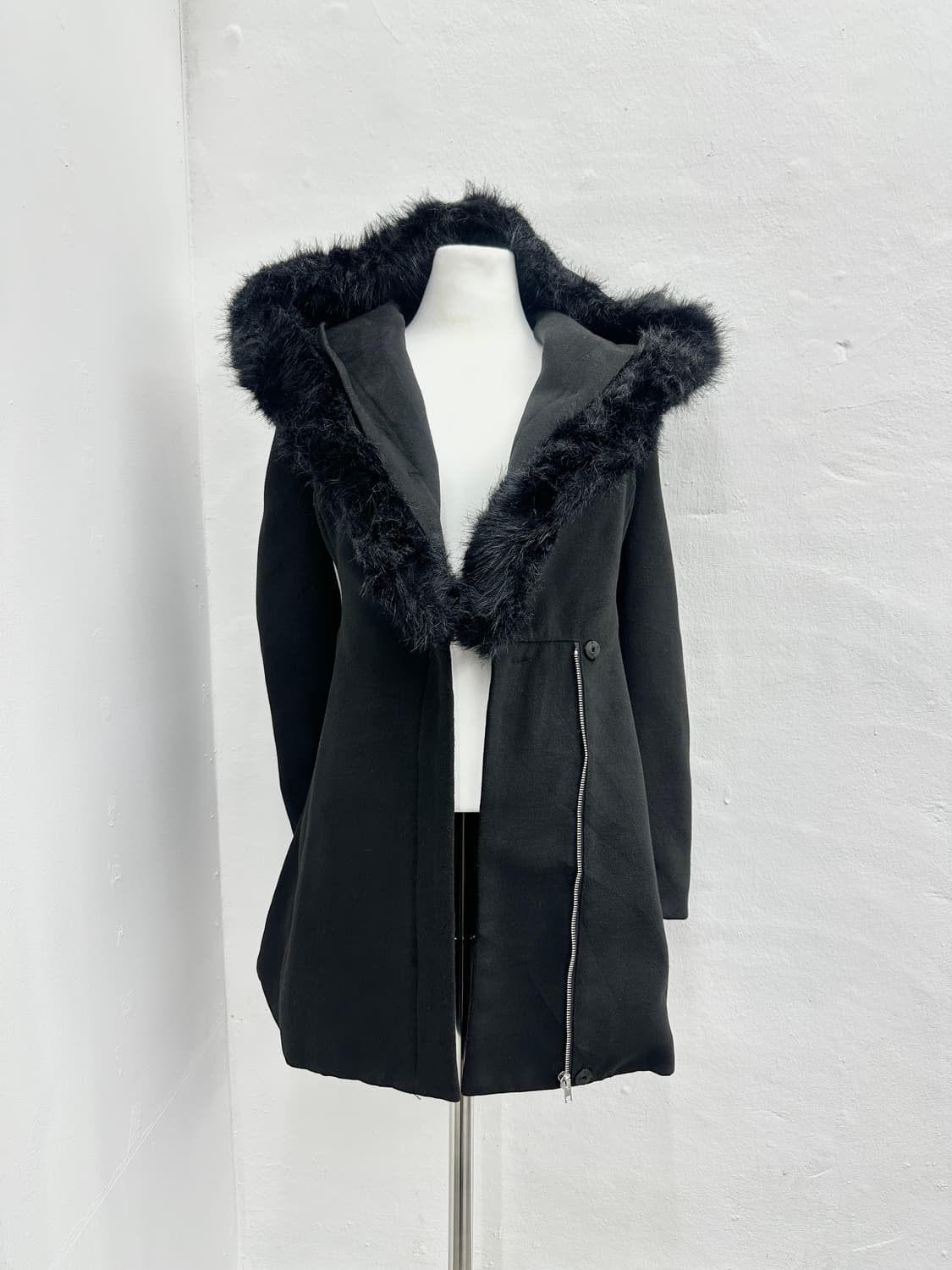 Black fur trimming back ribbon coat 상품이미지3