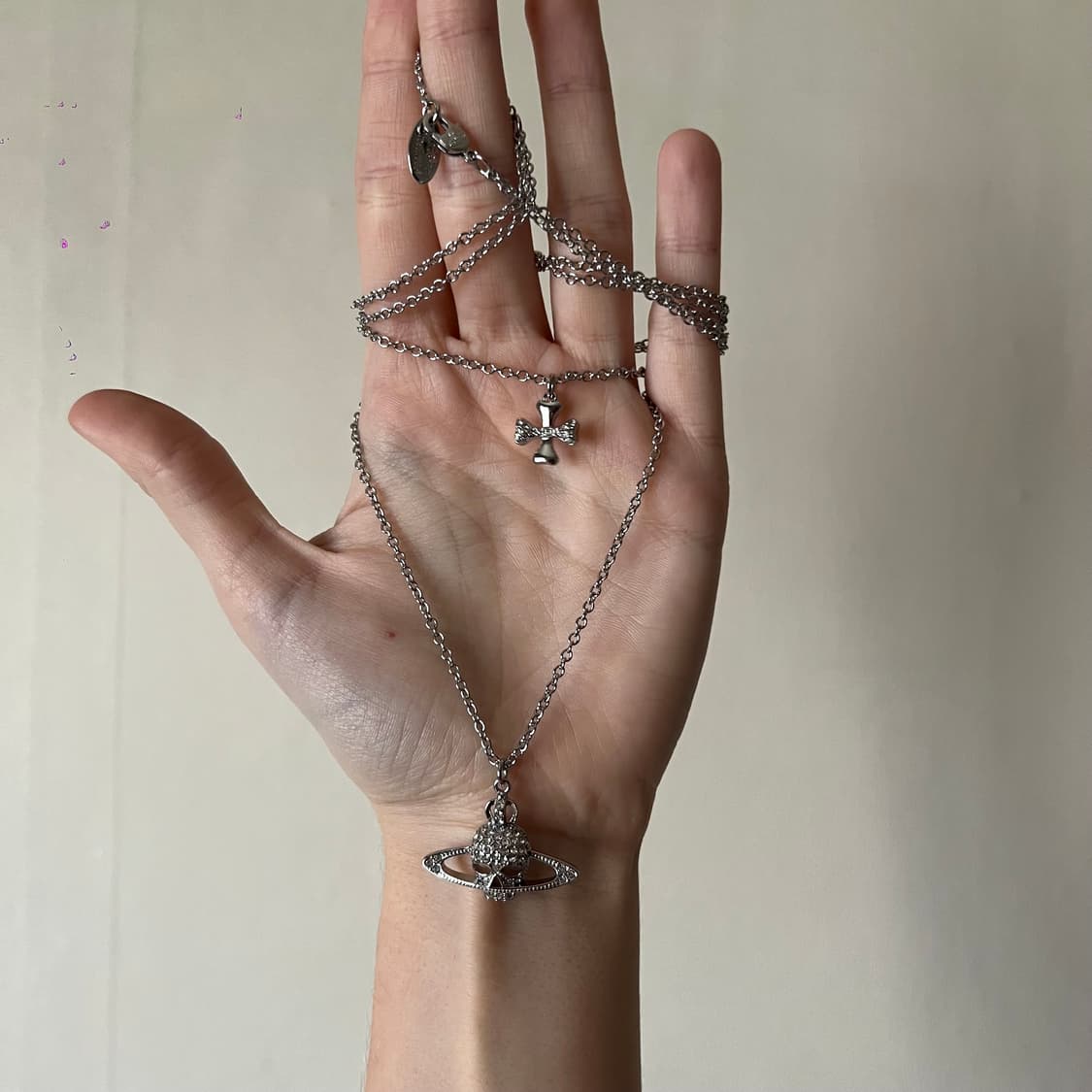 비비안웨스트우드 크리스털 스컬 크로스 더블 체인 네크리스  상품이미지6