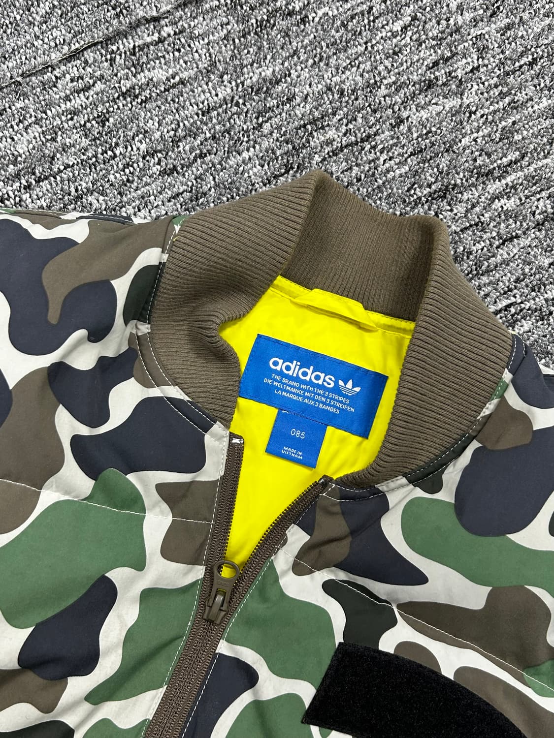 아디다스 서울 플라이트 카모 봄버 패딩 자켓 85 상품이미지5