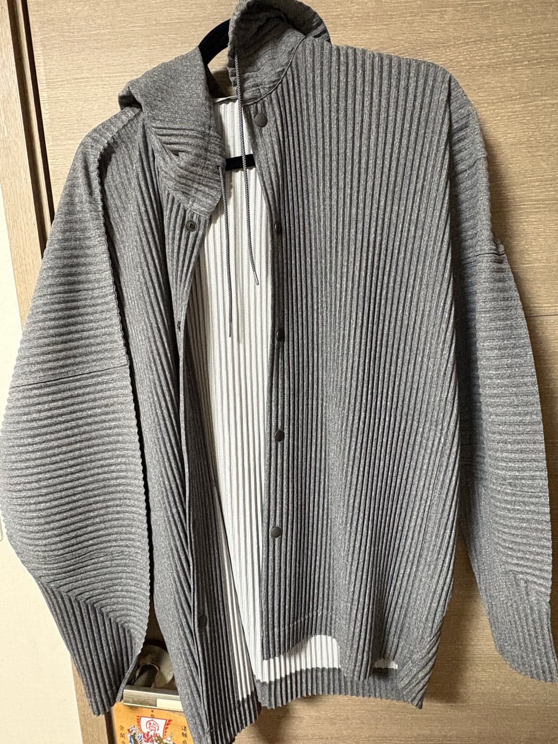 옴므플리세 이세이미야케 그레이 헤더 플리츠 후드 상품이미지3