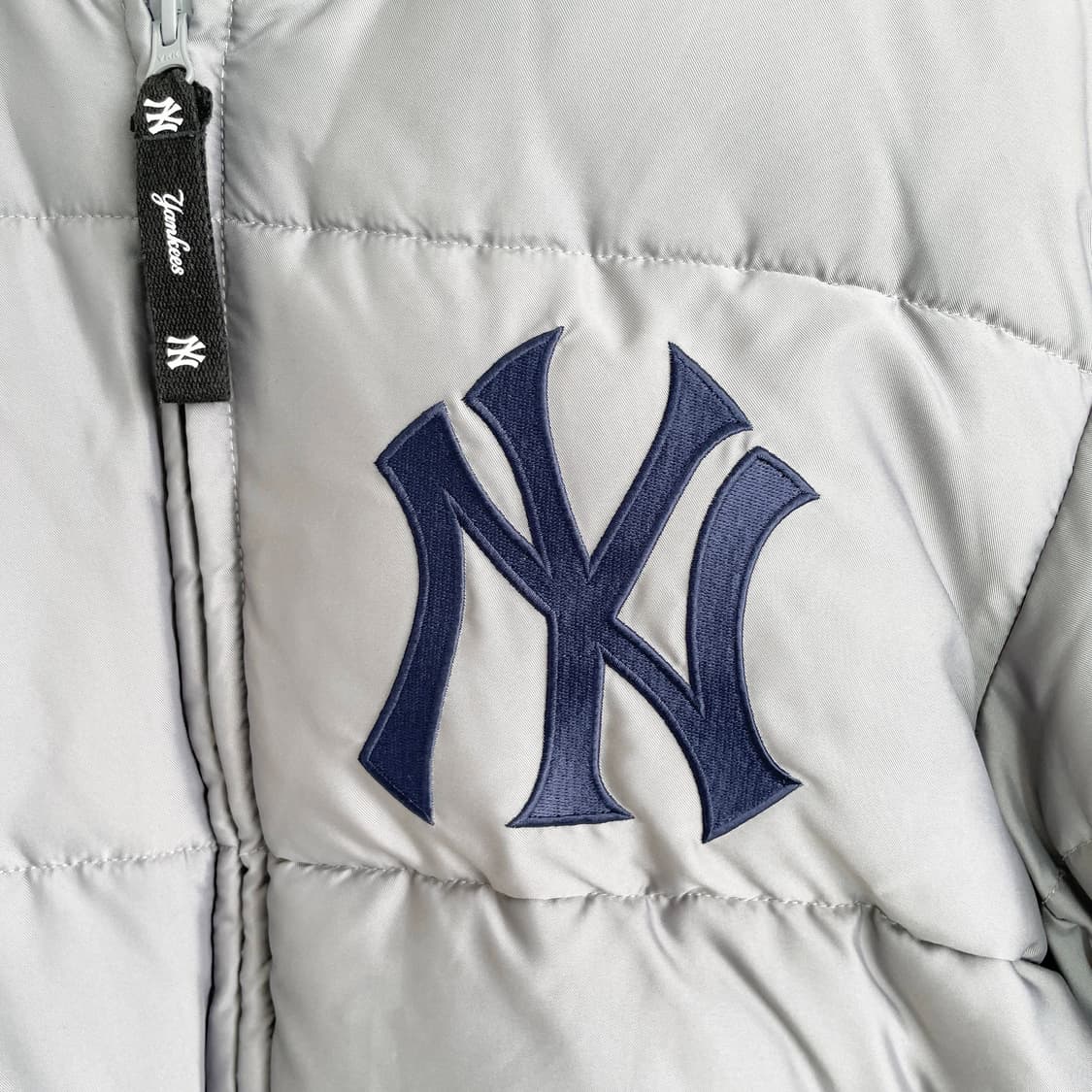 D2 뉴에라 MLB 뉴욕 양키스 페더리스 다운 재킷 그레이 95사이즈 상품이미지4