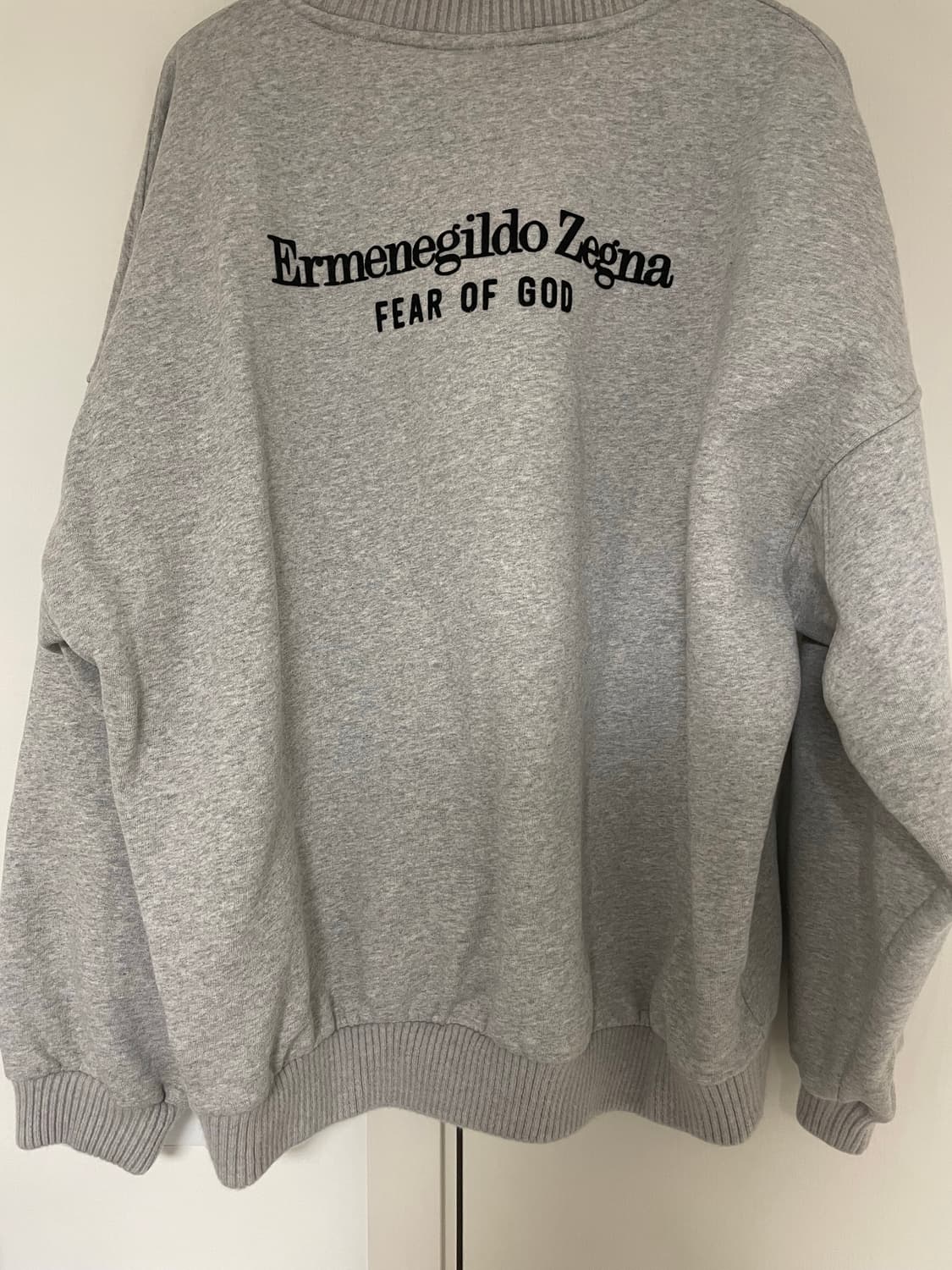 에르메네질도 제냐 X 피어오브갓 맨투맨 그레이 상품이미지3