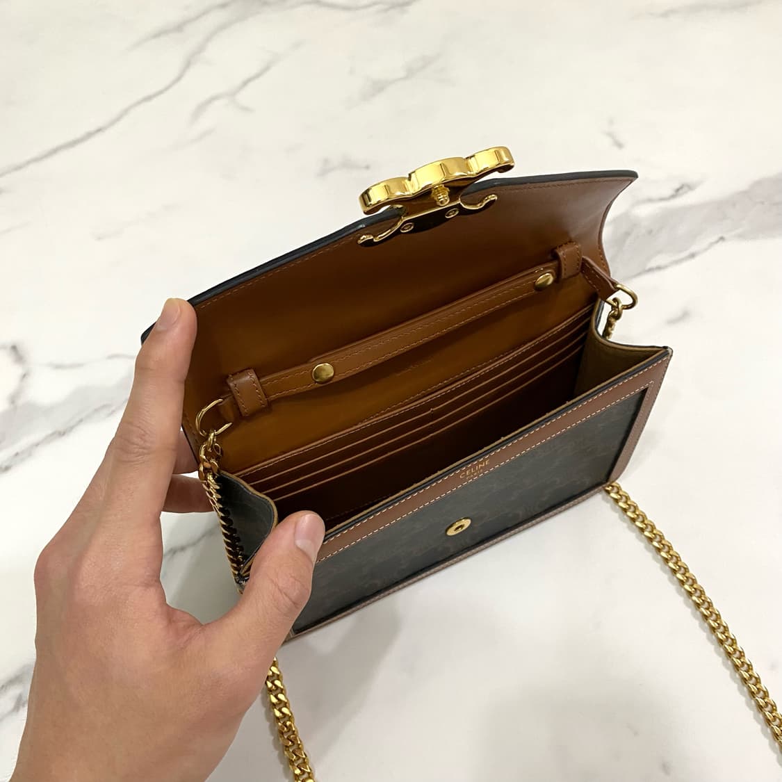 셀린느 월렛 온 체인 마고 트리옹프 캔버스 카프스킨 탄 숄더백 크로스백 상품이미지7