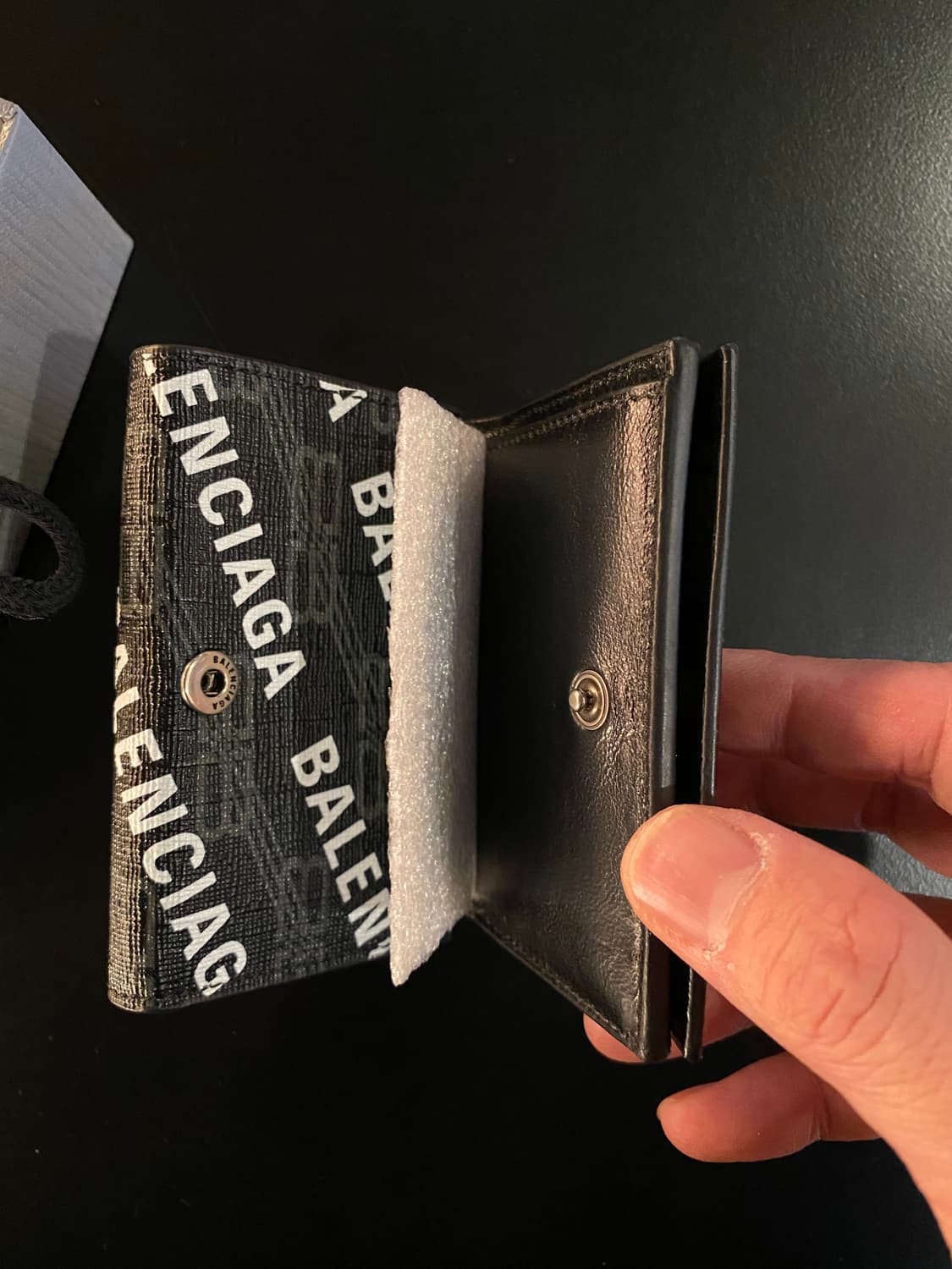 발렌시아가 트리폴드 반지갑 상품이미지3