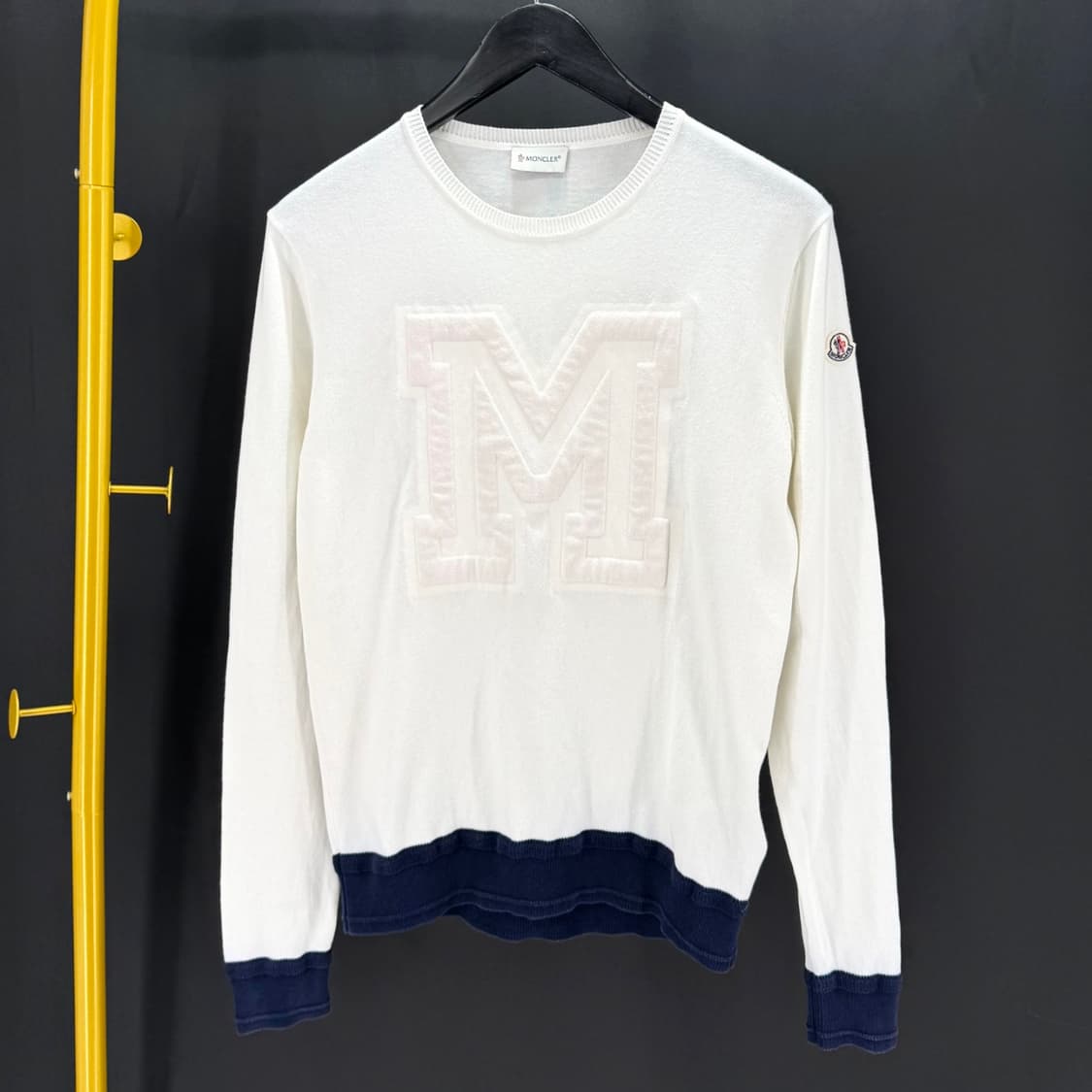 [S사이즈] 몽클레어 로고 긴팔 니트 상품이미지1