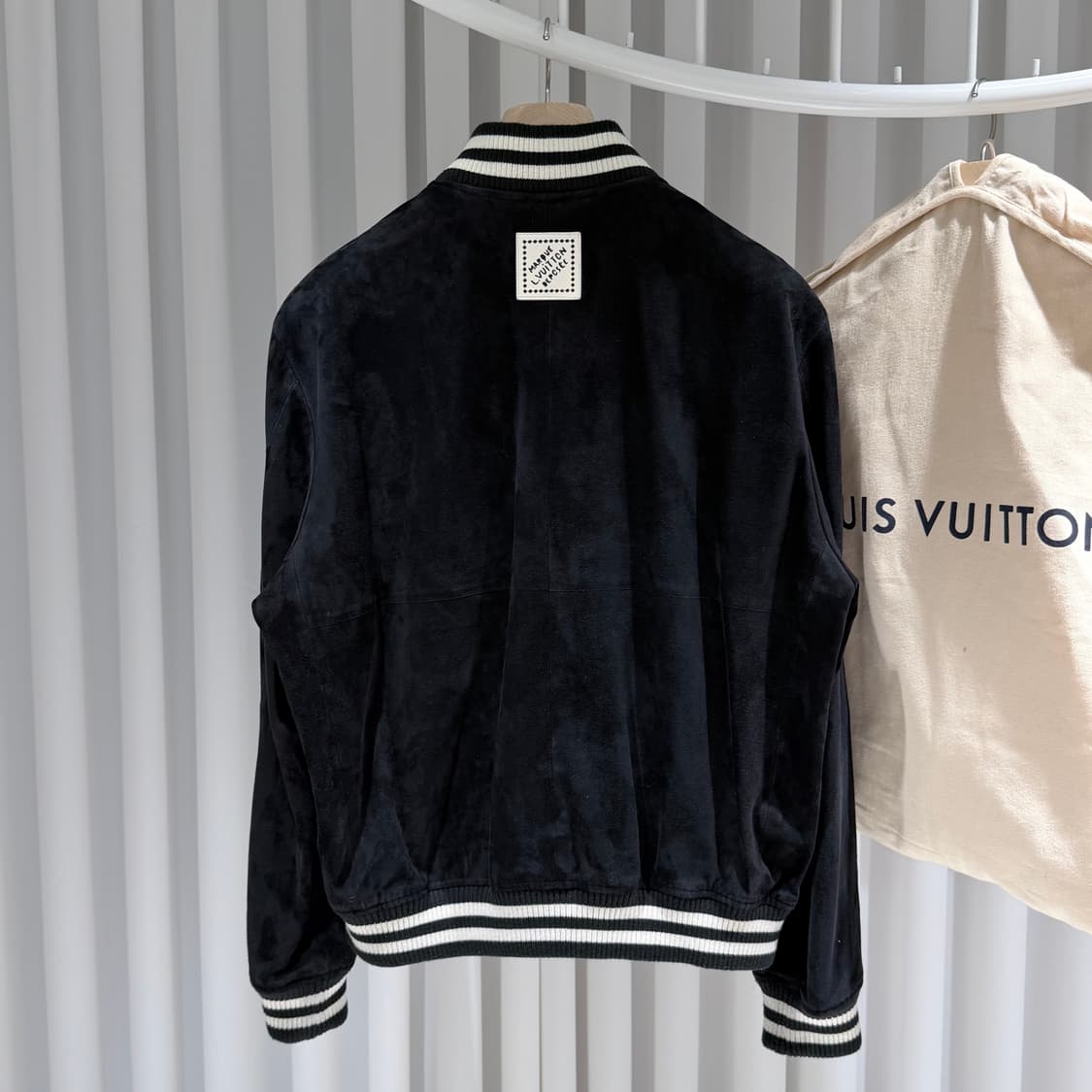 (A+/48) / 루이비통 엠벨리시드 램스킨 보머 블루종 상품이미지5