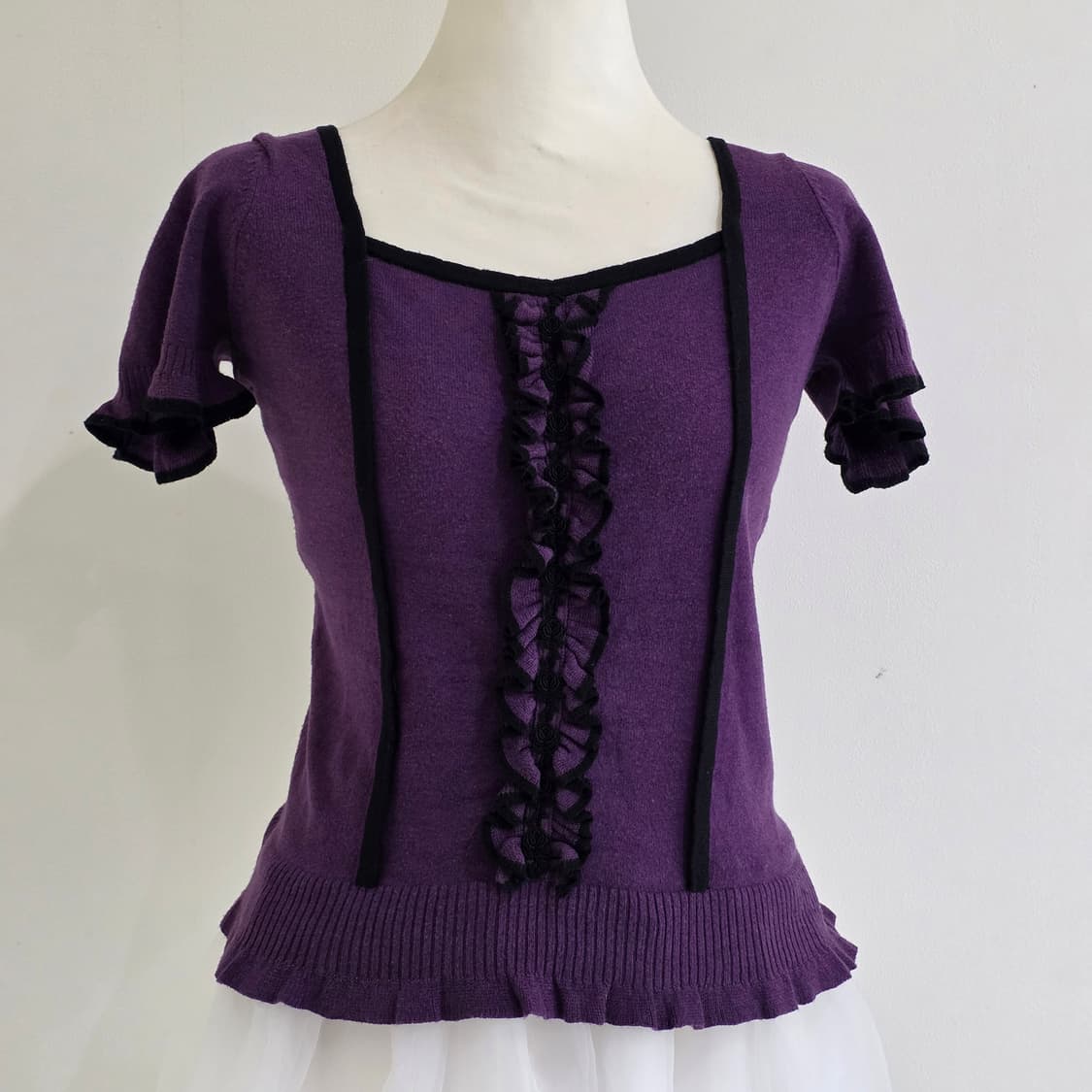 고딕론비타 퍼플 모리걸 로즈 퍼프골지셔링니트 뒤트임 블라우스 상품이미지1